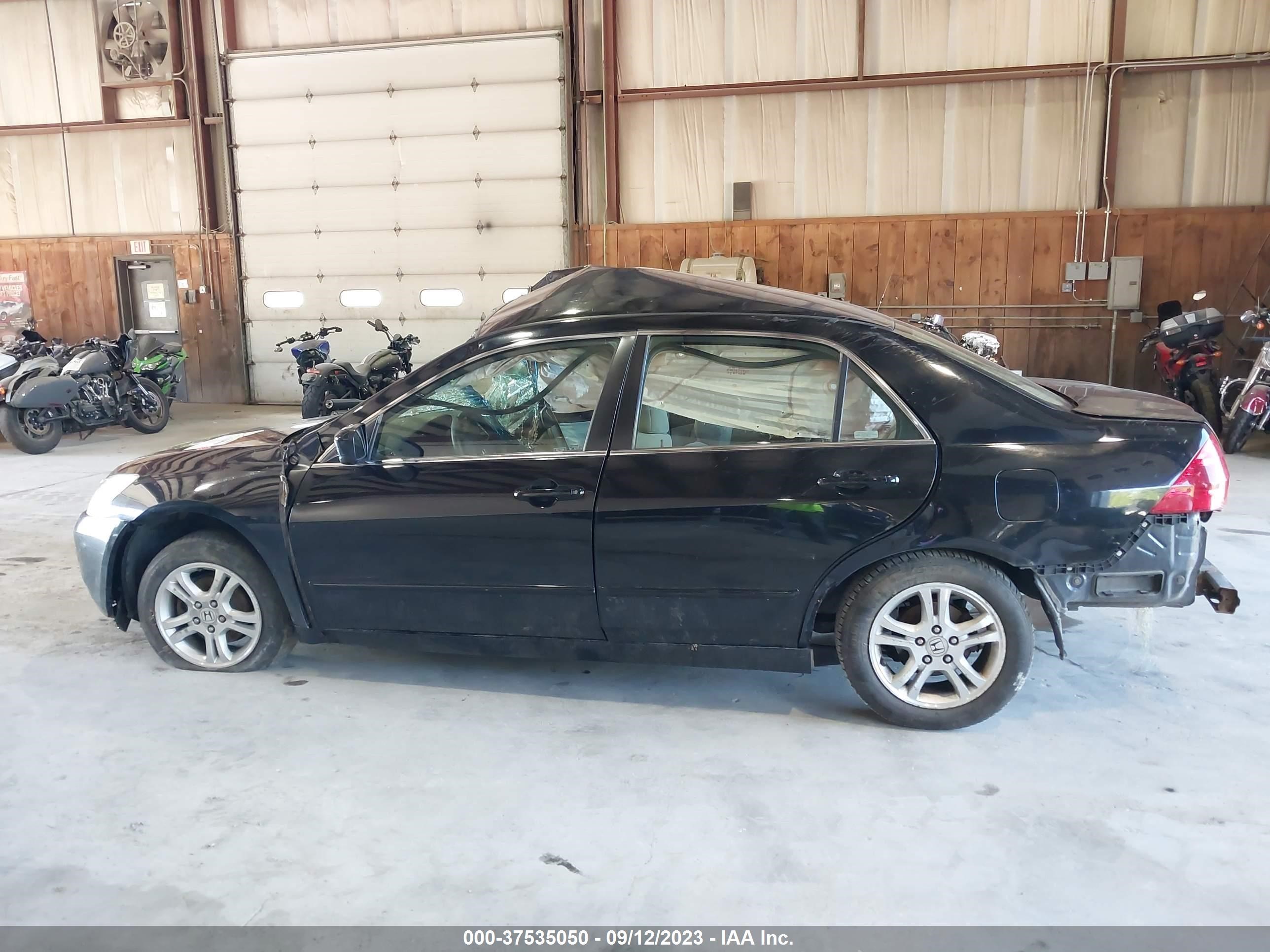 Photo 13 VIN: 1HGCM56387A215017 - HONDA ACCORD 