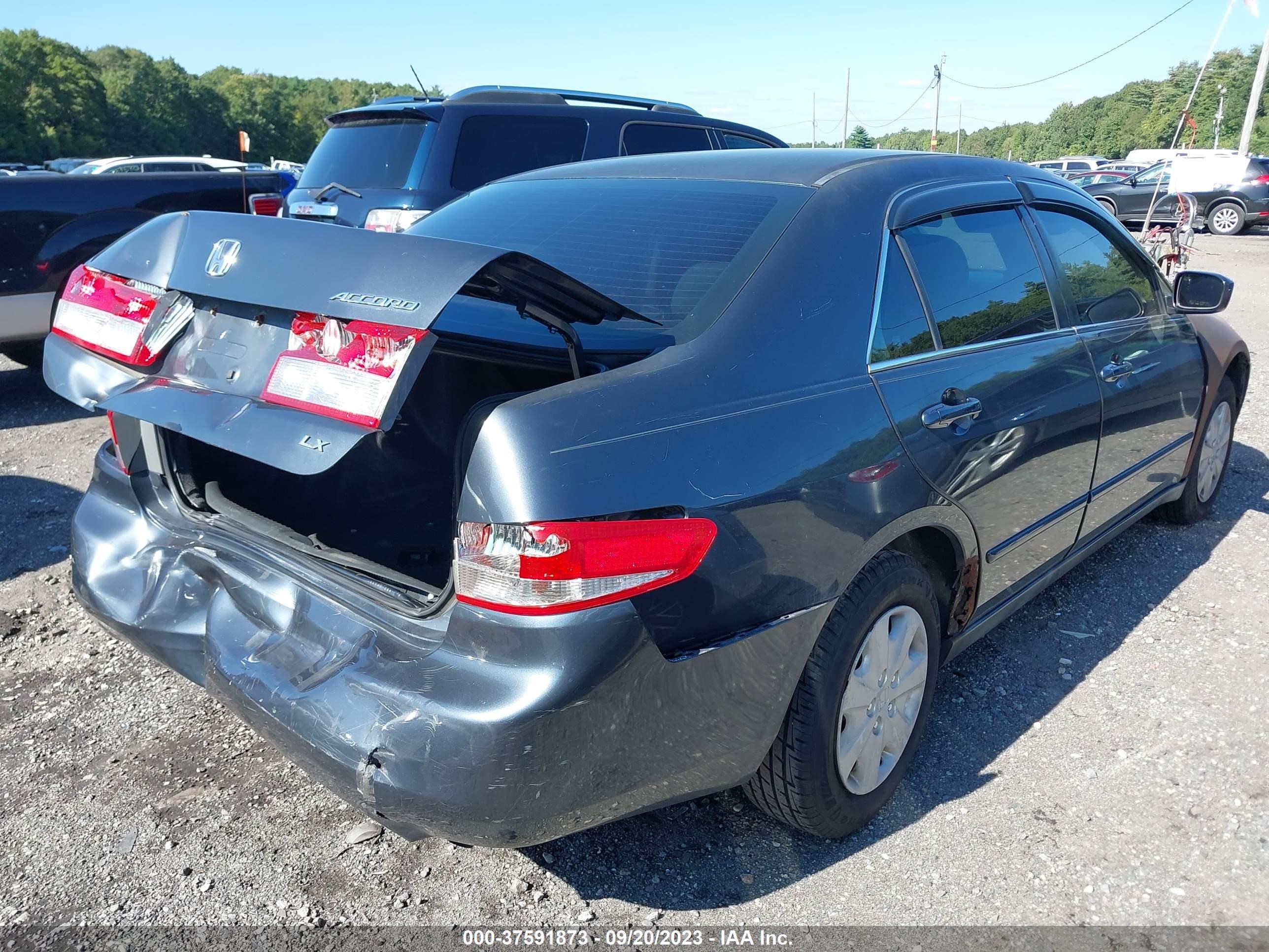 Photo 3 VIN: 1HGCM56393A000479 - HONDA ACCORD 