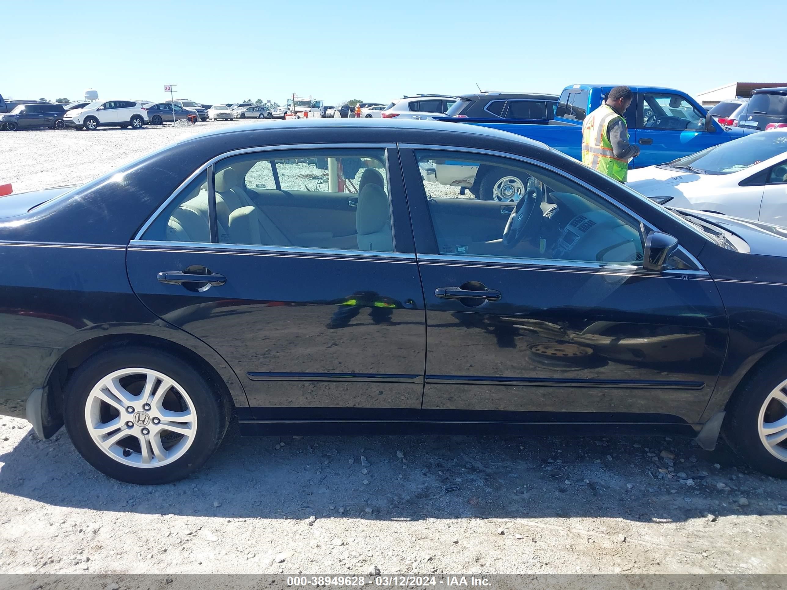 Photo 13 VIN: 1HGCM56396A059410 - HONDA ACCORD 