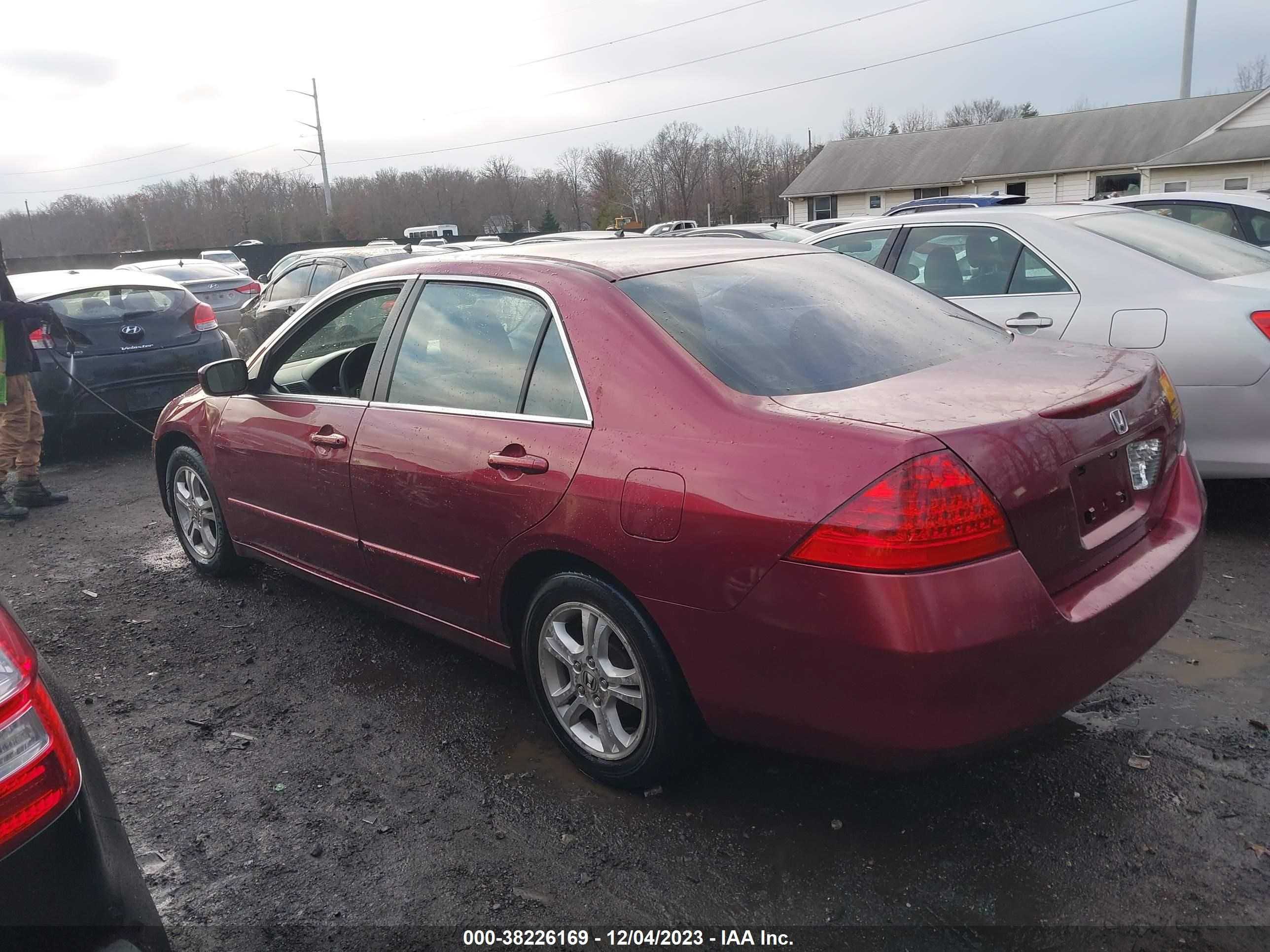 Photo 2 VIN: 1HGCM56396A101588 - HONDA ACCORD 