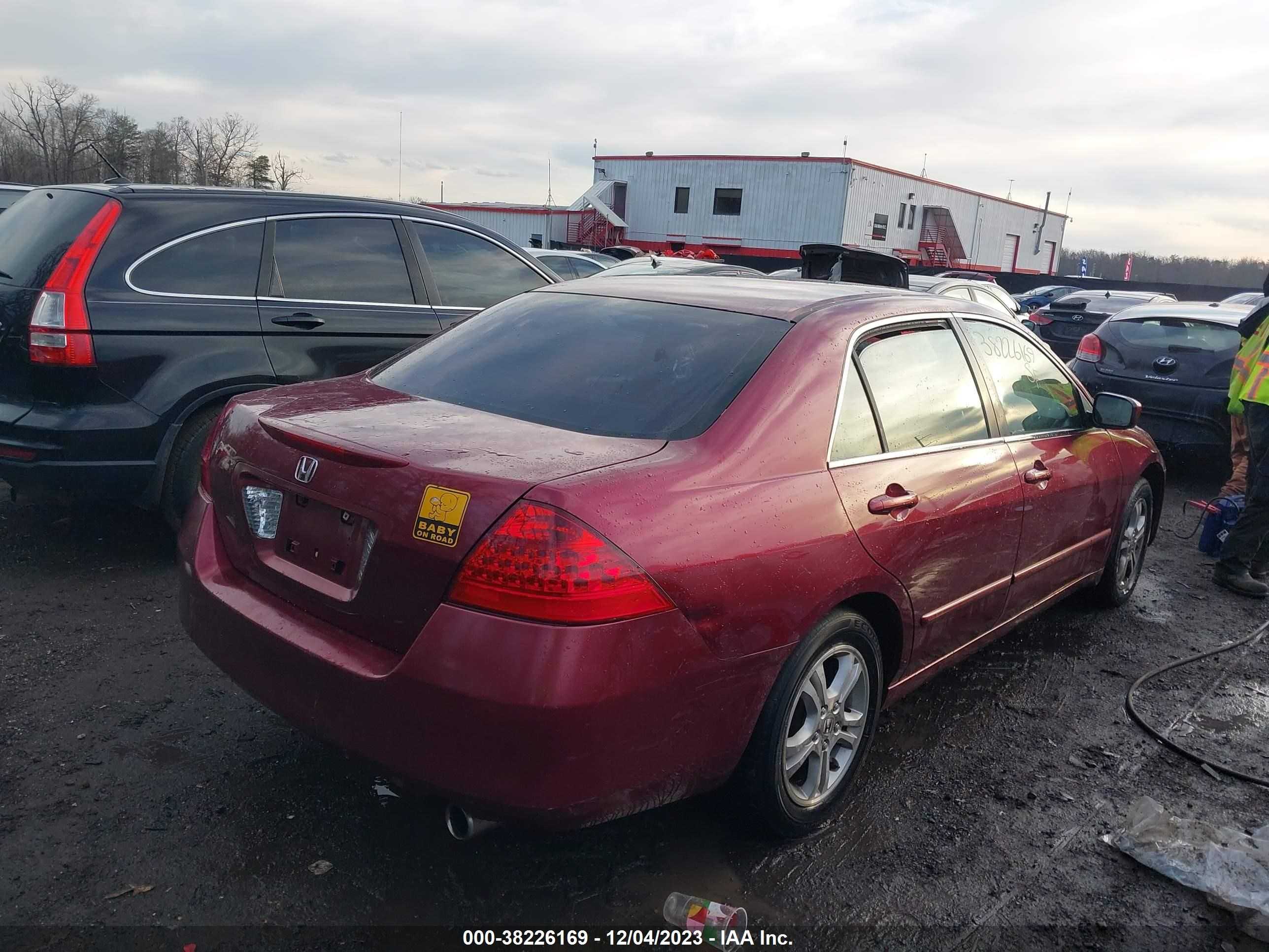 Photo 3 VIN: 1HGCM56396A101588 - HONDA ACCORD 