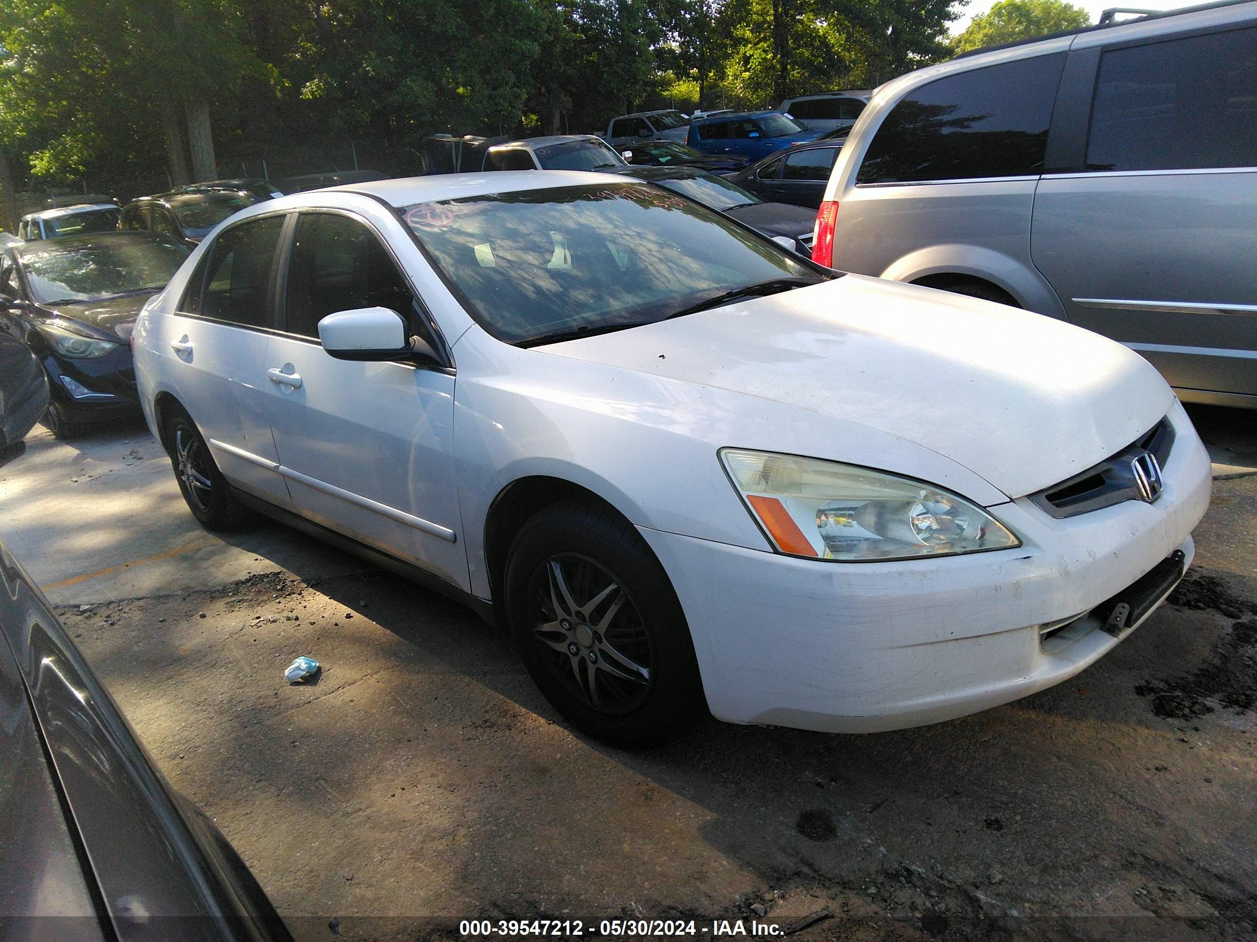 Photo 3 VIN: 1HGCM563X3A016609 - HONDA ACCORD 