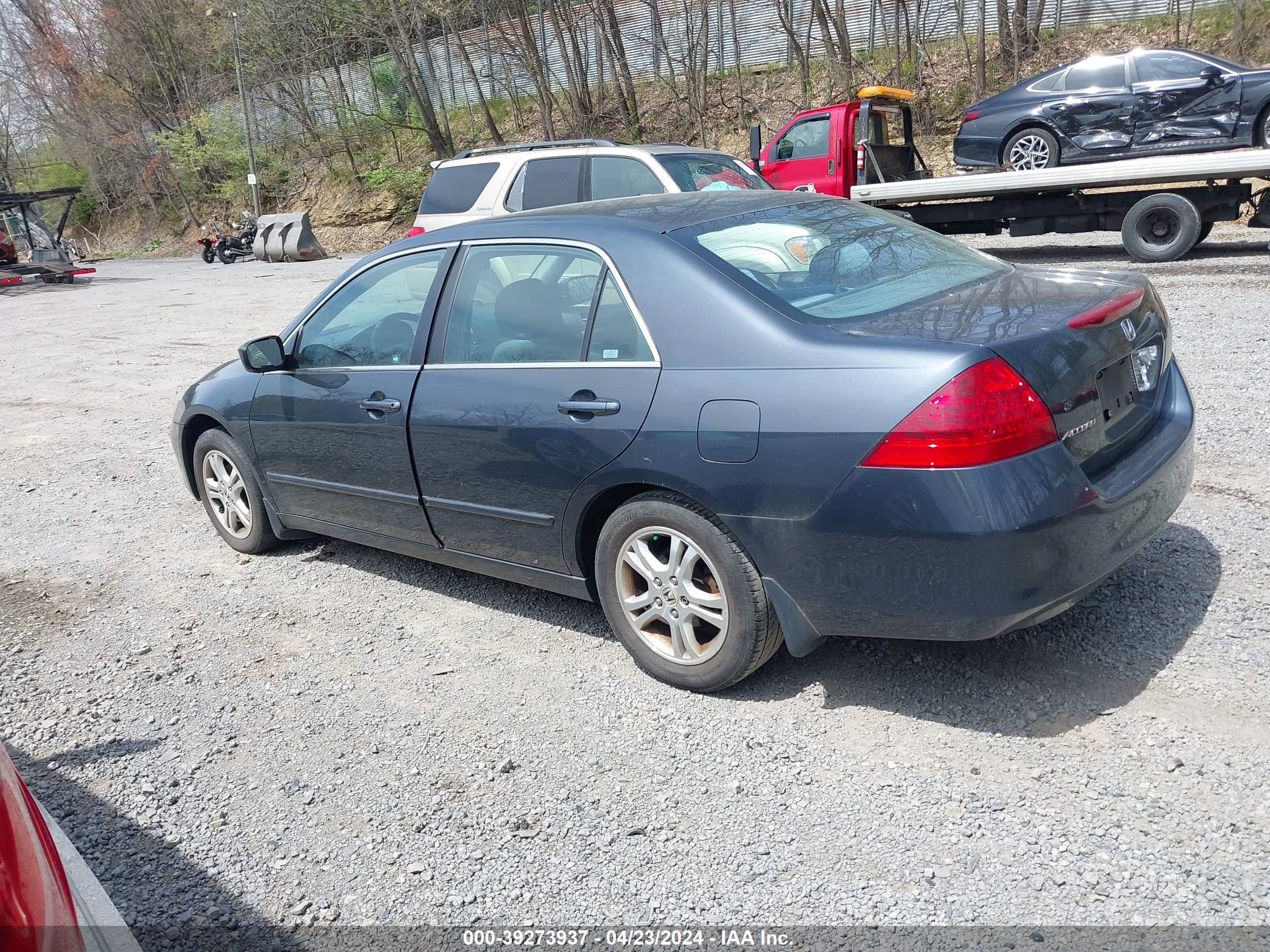 Photo 2 VIN: 1HGCM563X6A052918 - HONDA ACCORD 