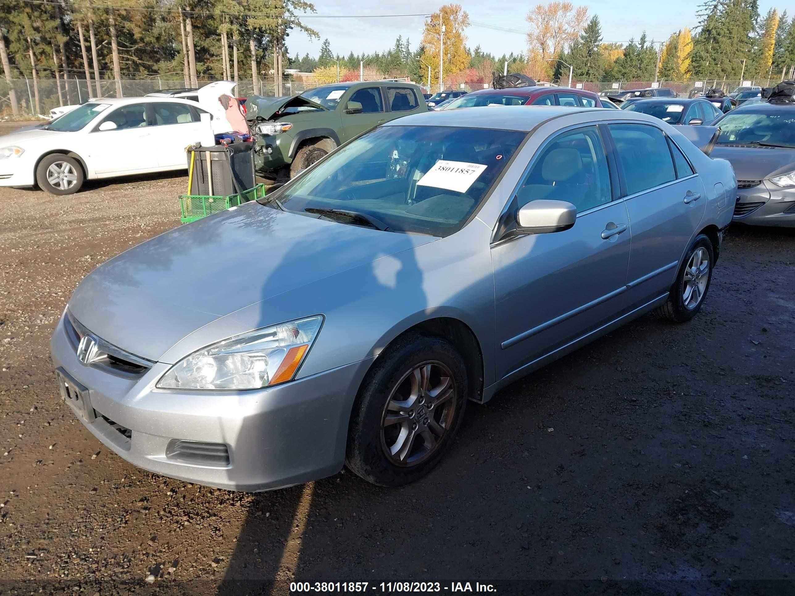 Photo 1 VIN: 1HGCM563X6A114107 - HONDA ACCORD 