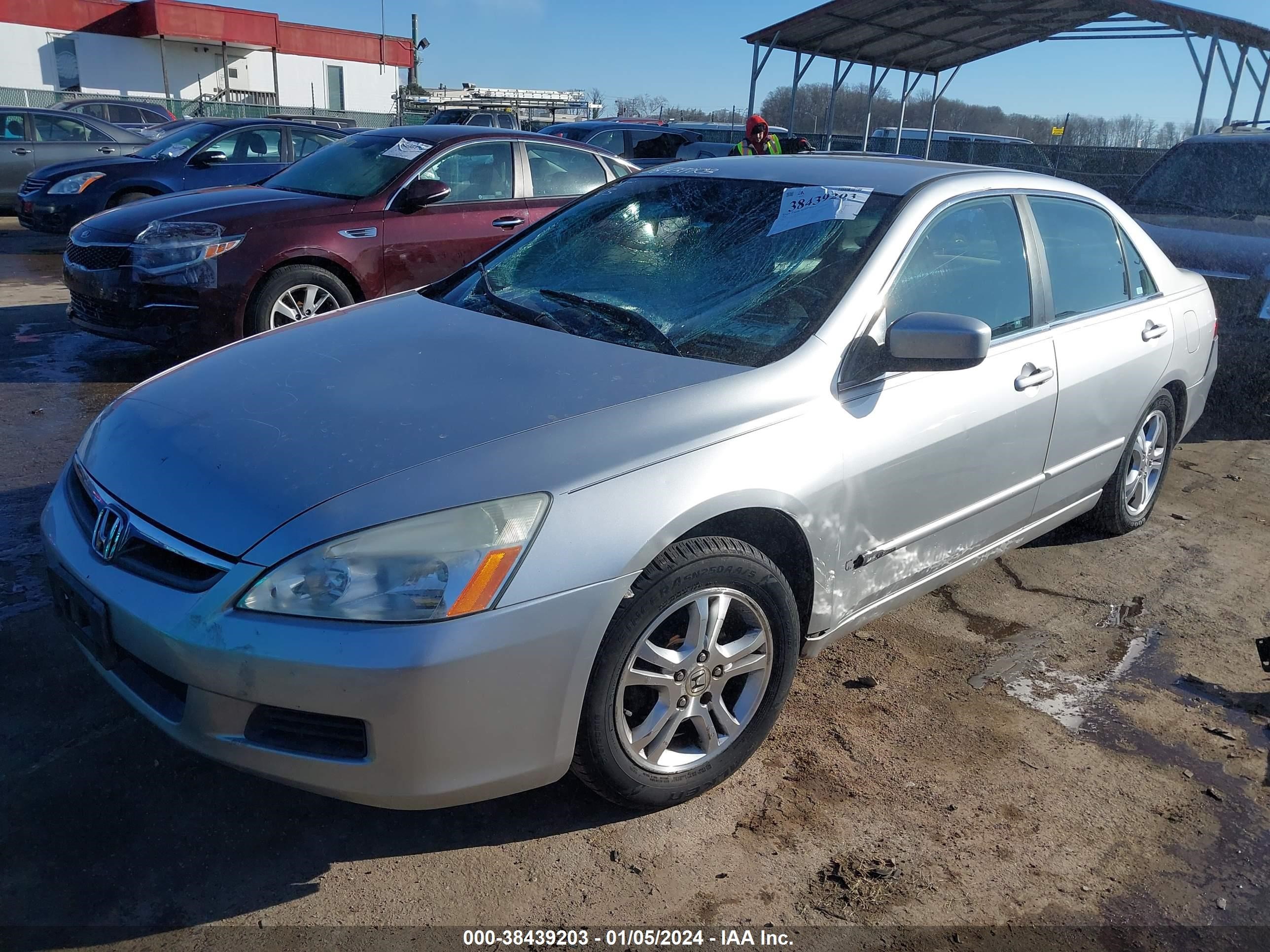 Photo 1 VIN: 1HGCM563X6A117704 - HONDA ACCORD 