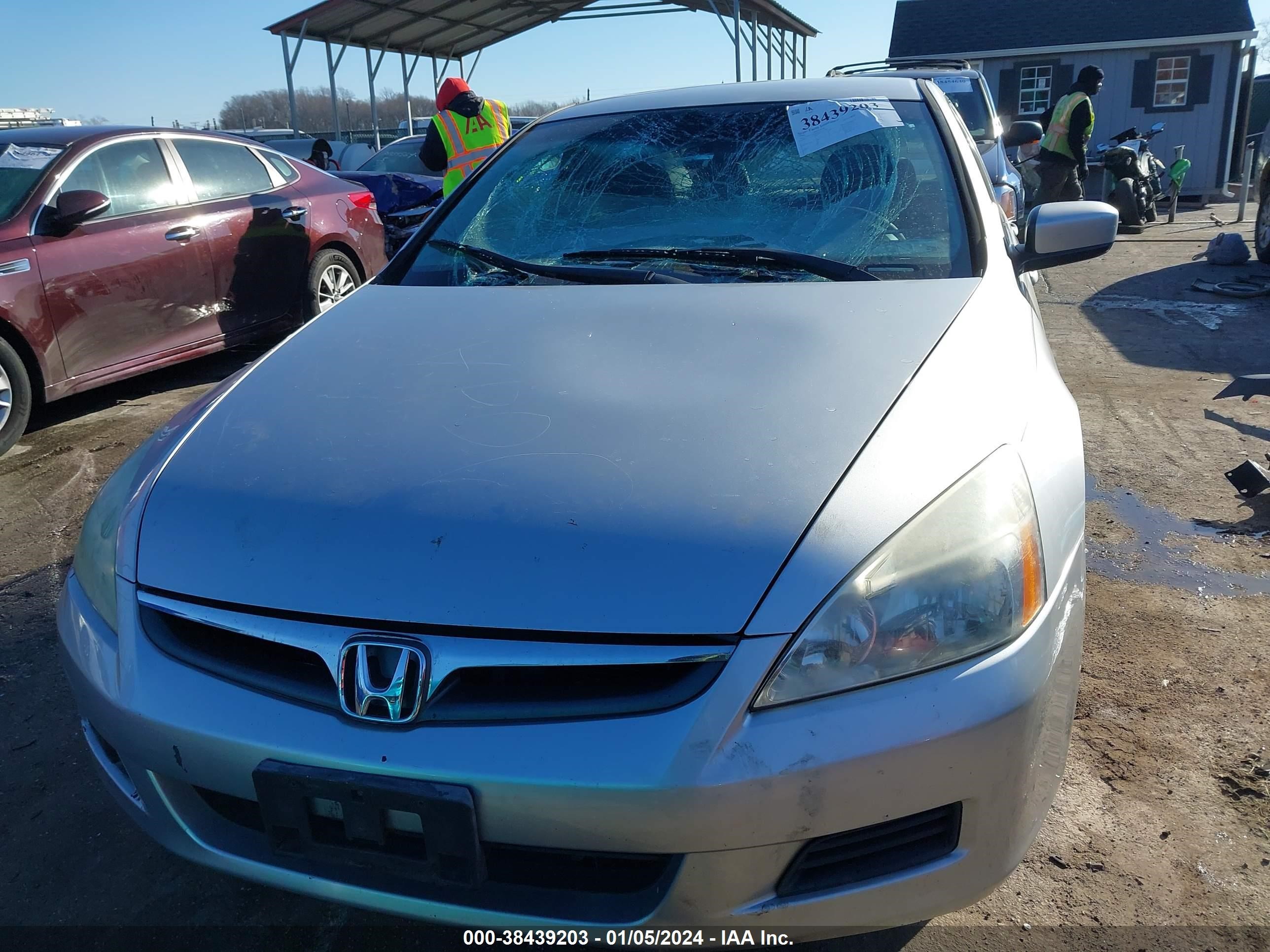 Photo 11 VIN: 1HGCM563X6A117704 - HONDA ACCORD 