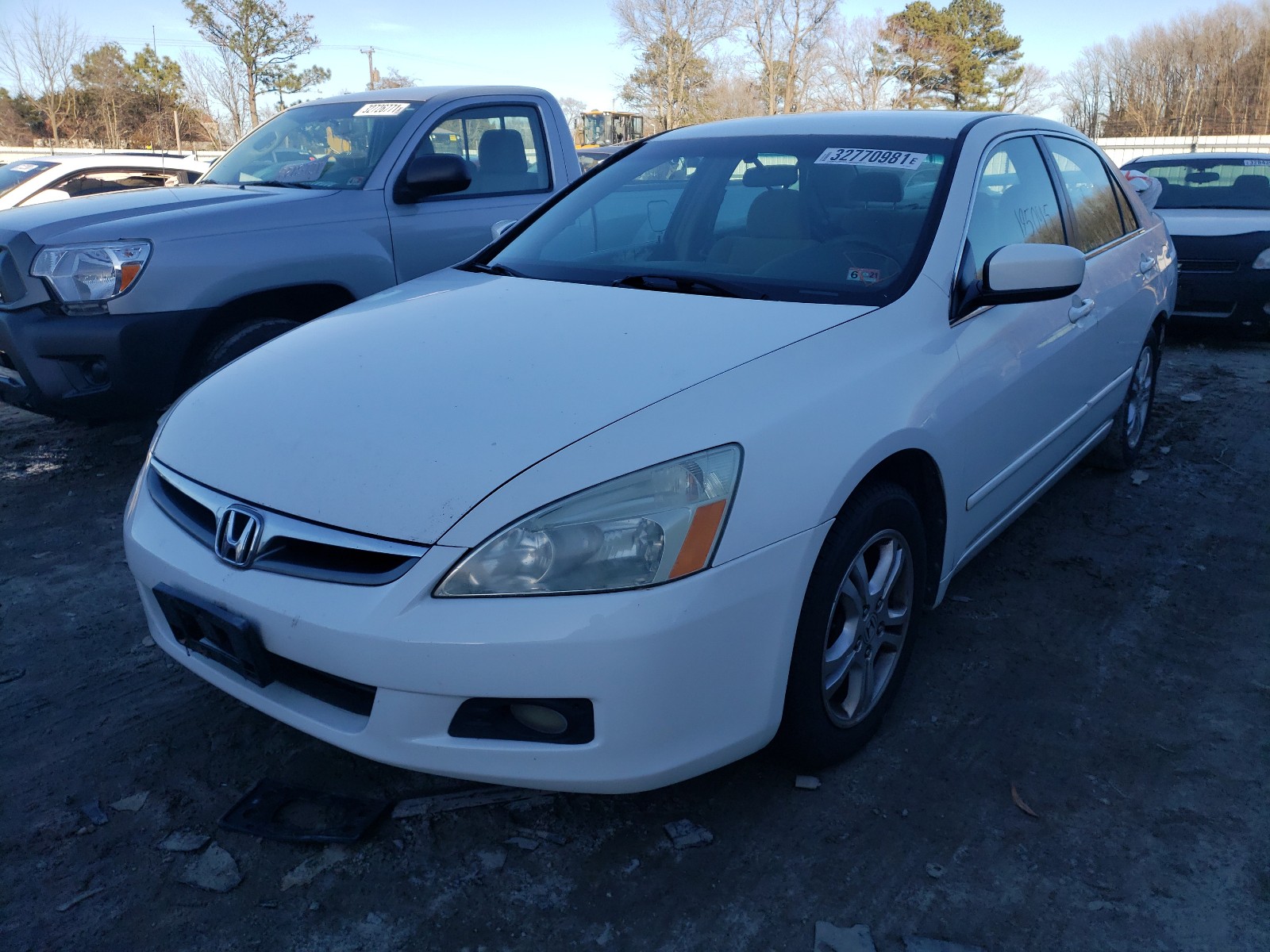 Photo 1 VIN: 1HGCM563X7A064018 - HONDA ACCORD SE 