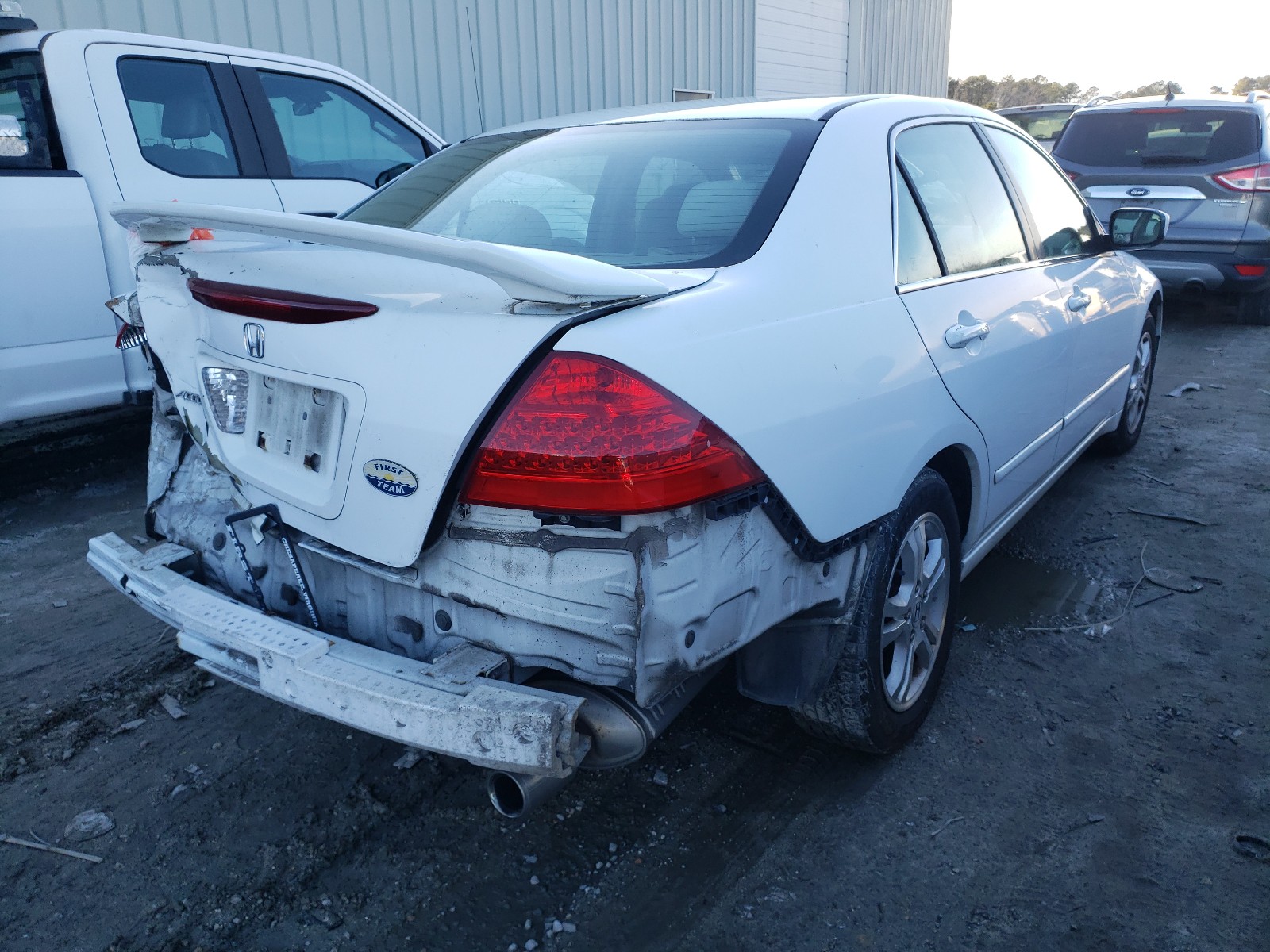 Photo 3 VIN: 1HGCM563X7A064018 - HONDA ACCORD SE 