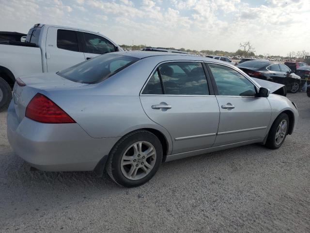 Photo 2 VIN: 1HGCM563X7A120054 - HONDA ACCORD SE 