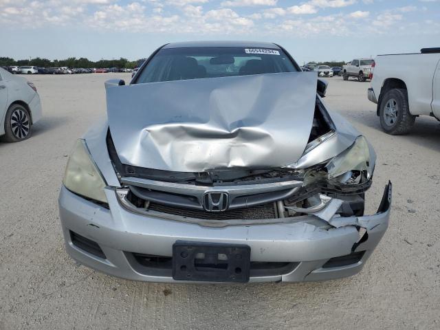 Photo 4 VIN: 1HGCM563X7A120054 - HONDA ACCORD SE 