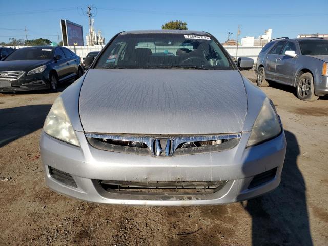 Photo 4 VIN: 1HGCM563X7A137436 - HONDA ACCORD SE 