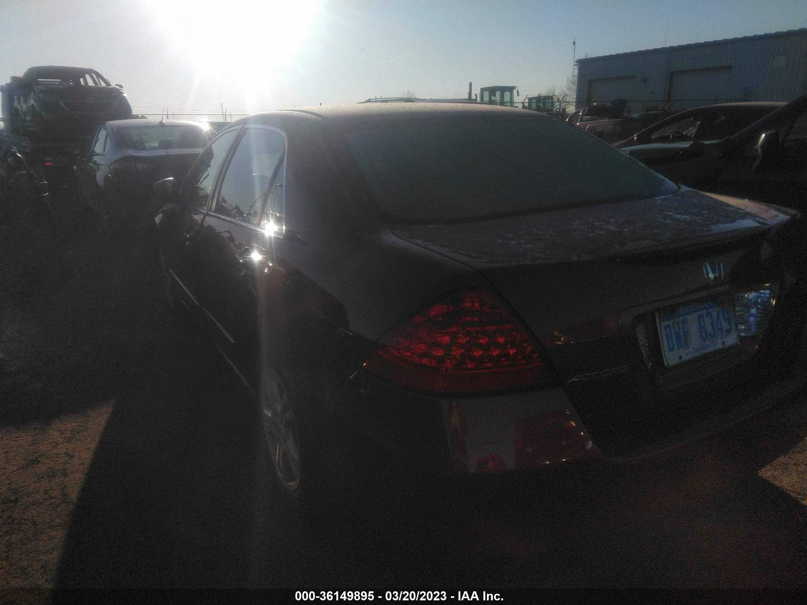 Photo 2 VIN: 1HGCM563X7A137792 - HONDA ACCORD 