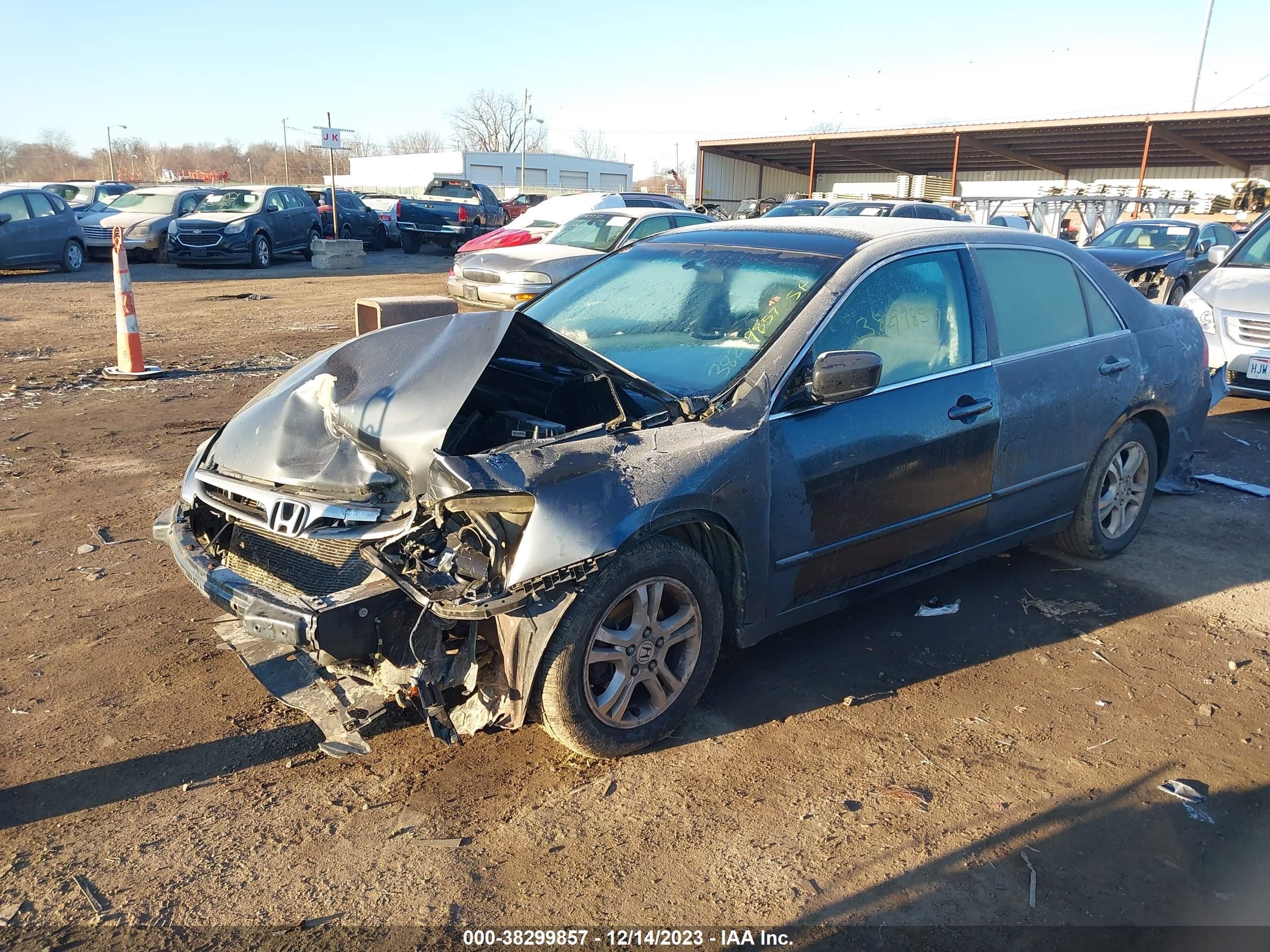 Photo 1 VIN: 1HGCM563X7A177872 - HONDA ACCORD 