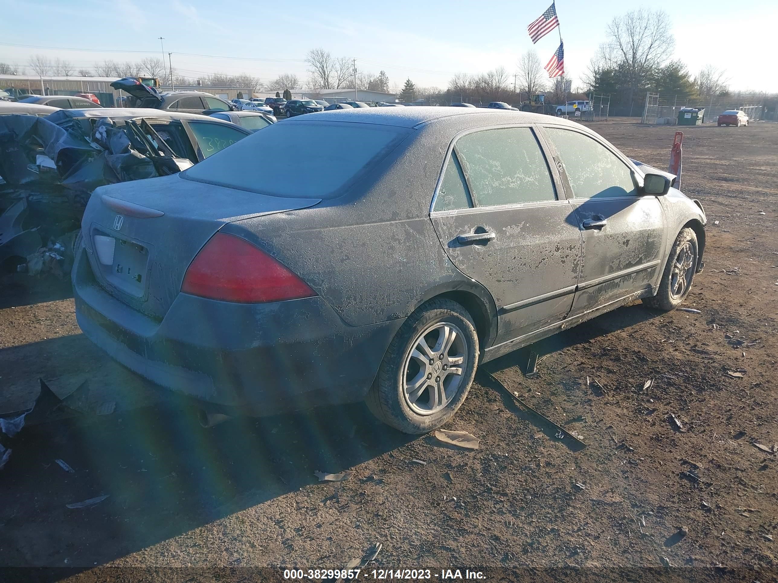 Photo 3 VIN: 1HGCM563X7A177872 - HONDA ACCORD 