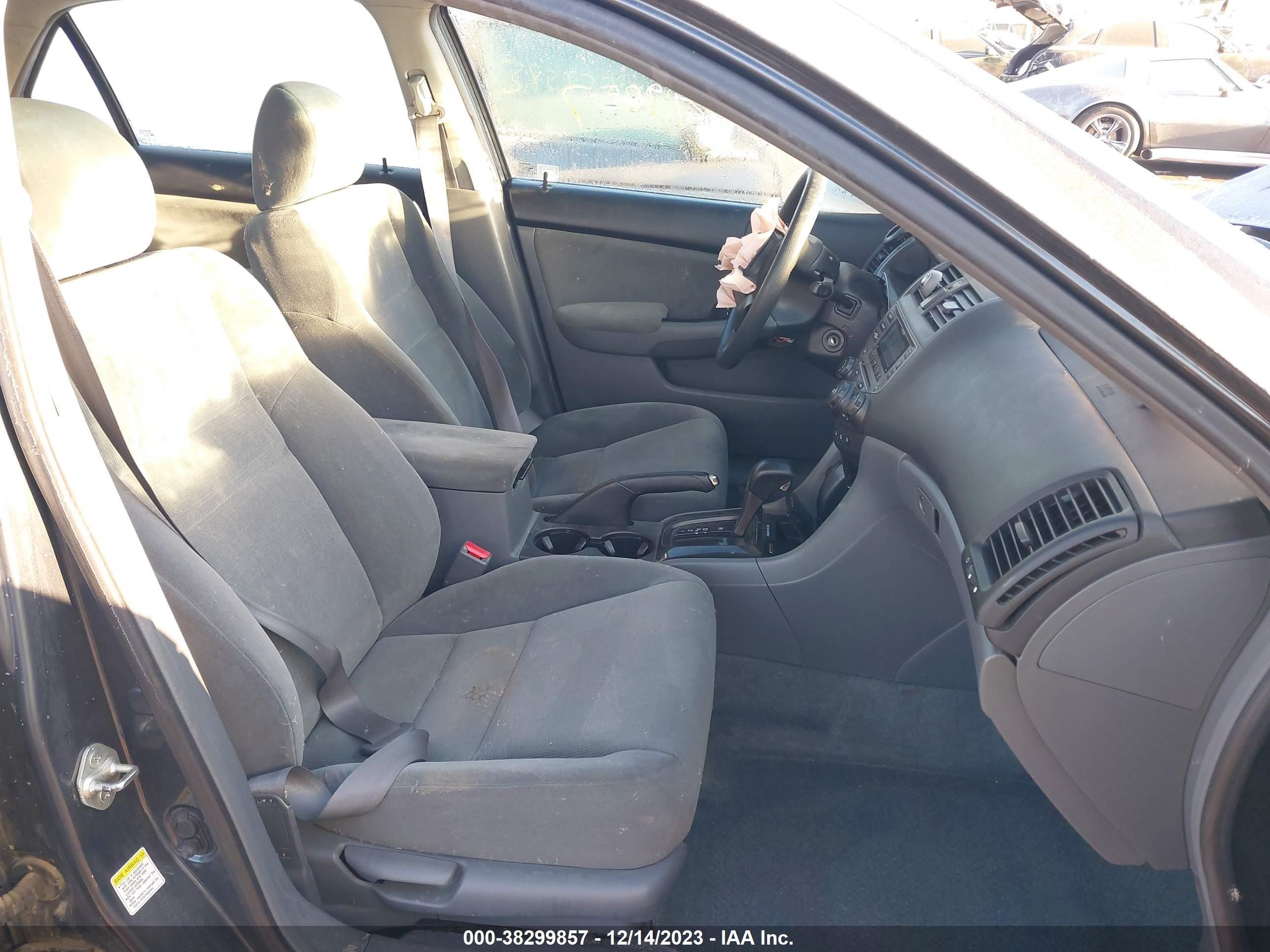 Photo 4 VIN: 1HGCM563X7A177872 - HONDA ACCORD 