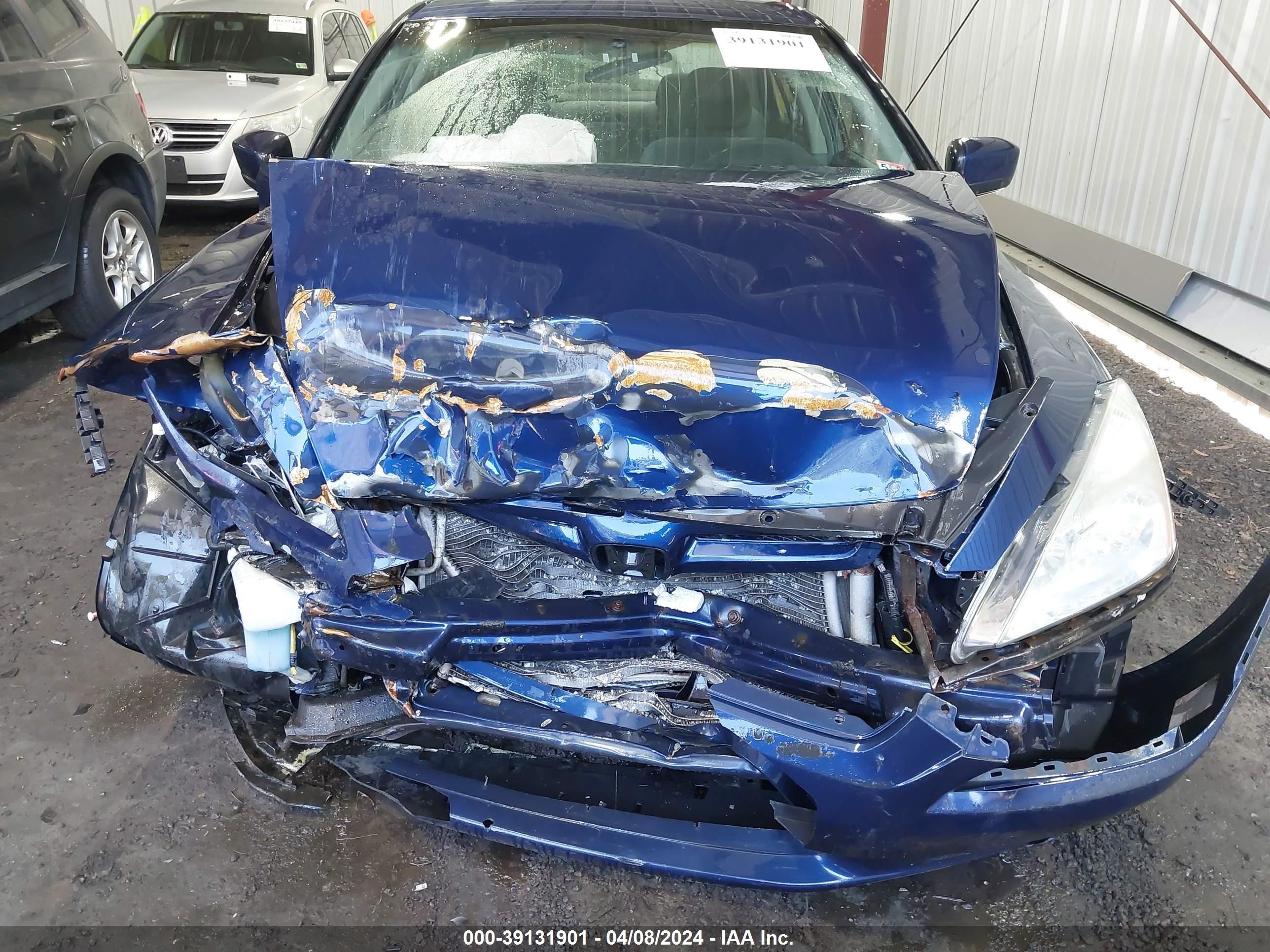 Photo 11 VIN: 1HGCM56405A017537 - HONDA ACCORD 