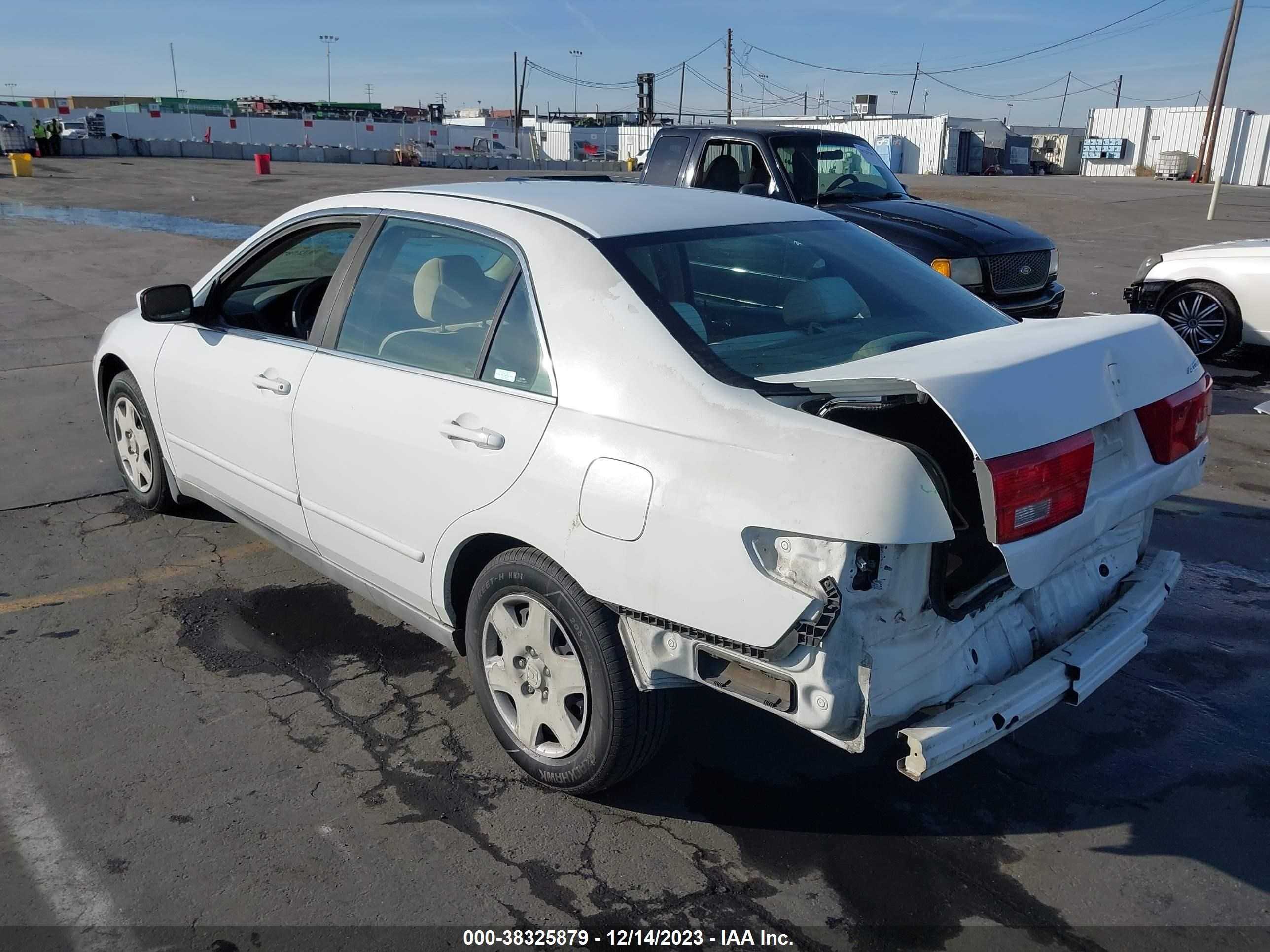 Photo 2 VIN: 1HGCM56405A147348 - HONDA ACCORD 