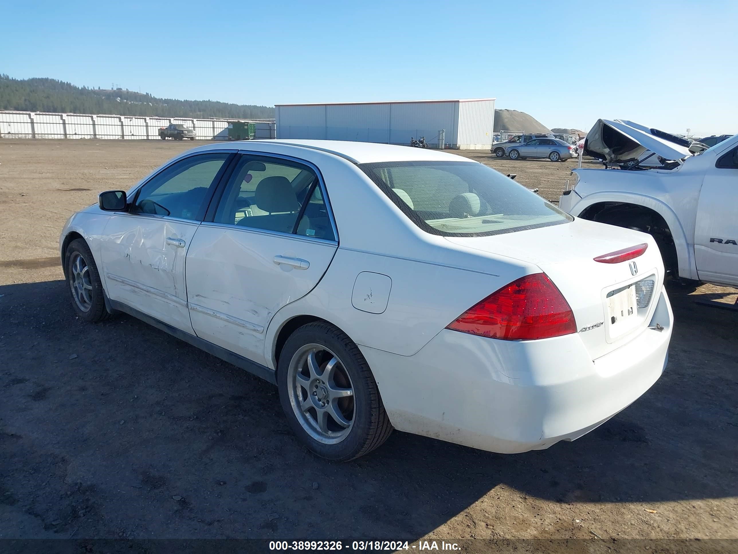 Photo 2 VIN: 1HGCM56406A177483 - HONDA ACCORD 