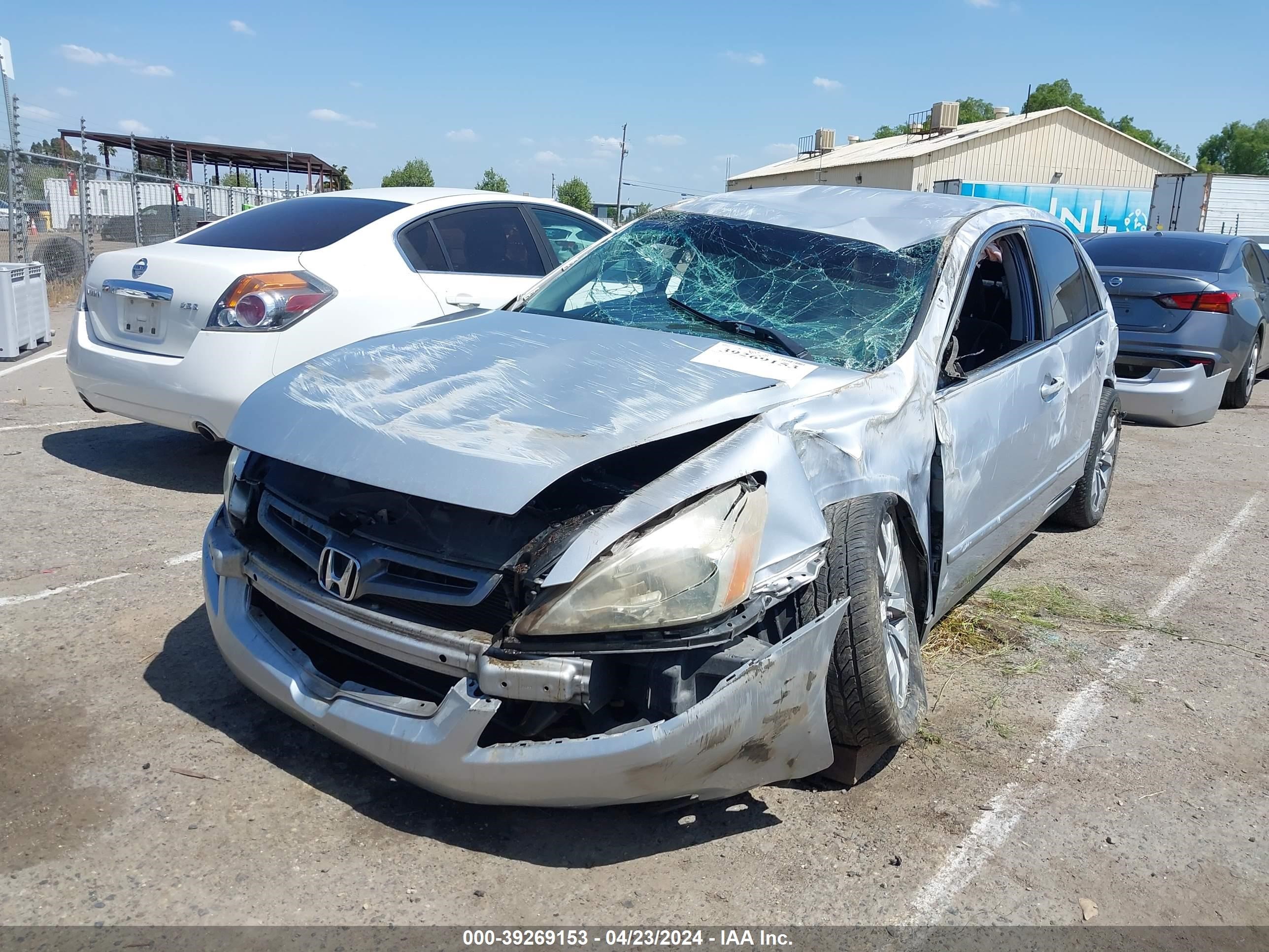 Photo 1 VIN: 1HGCM56415A182559 - HONDA ACCORD 