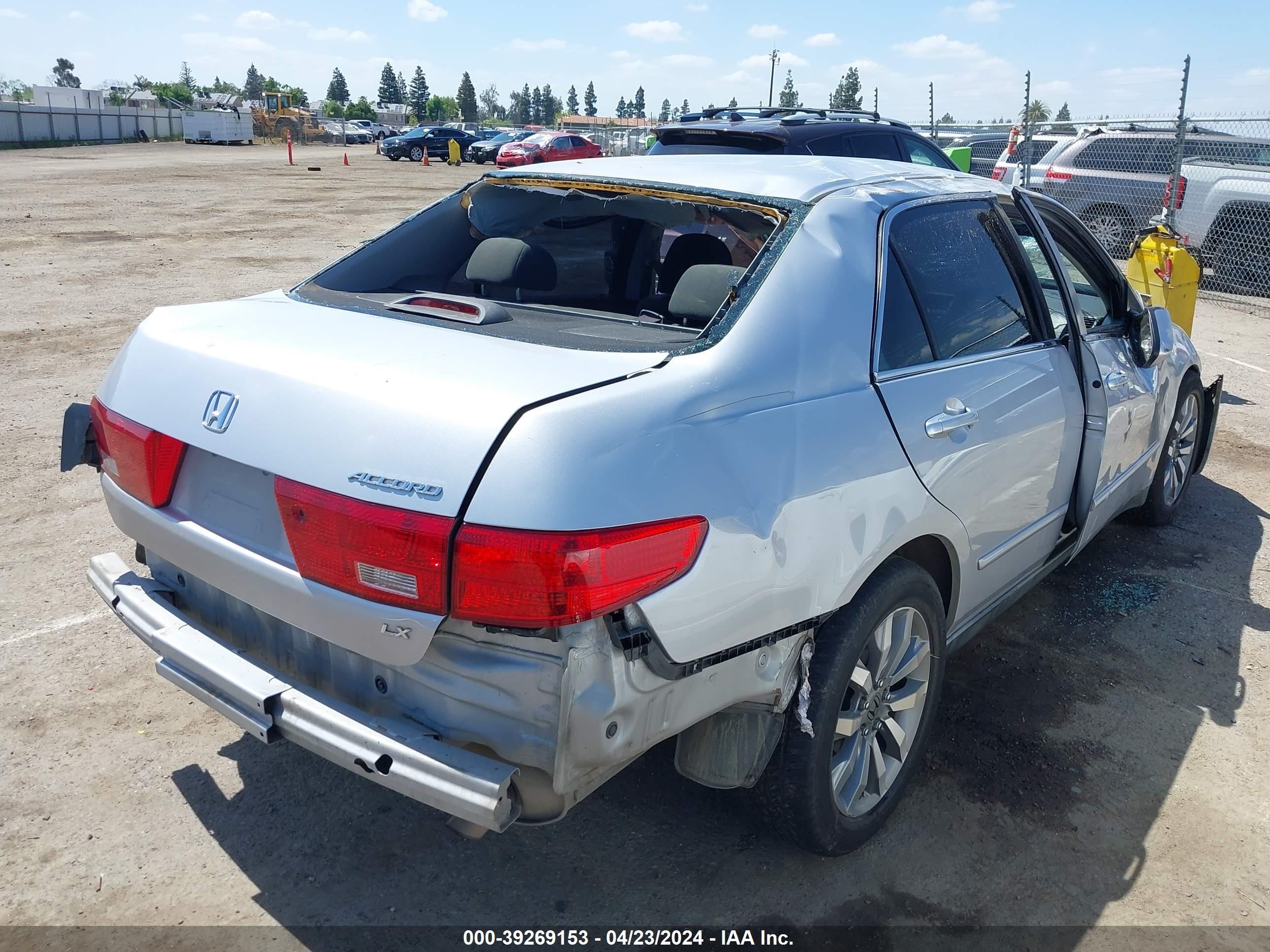 Photo 3 VIN: 1HGCM56415A182559 - HONDA ACCORD 