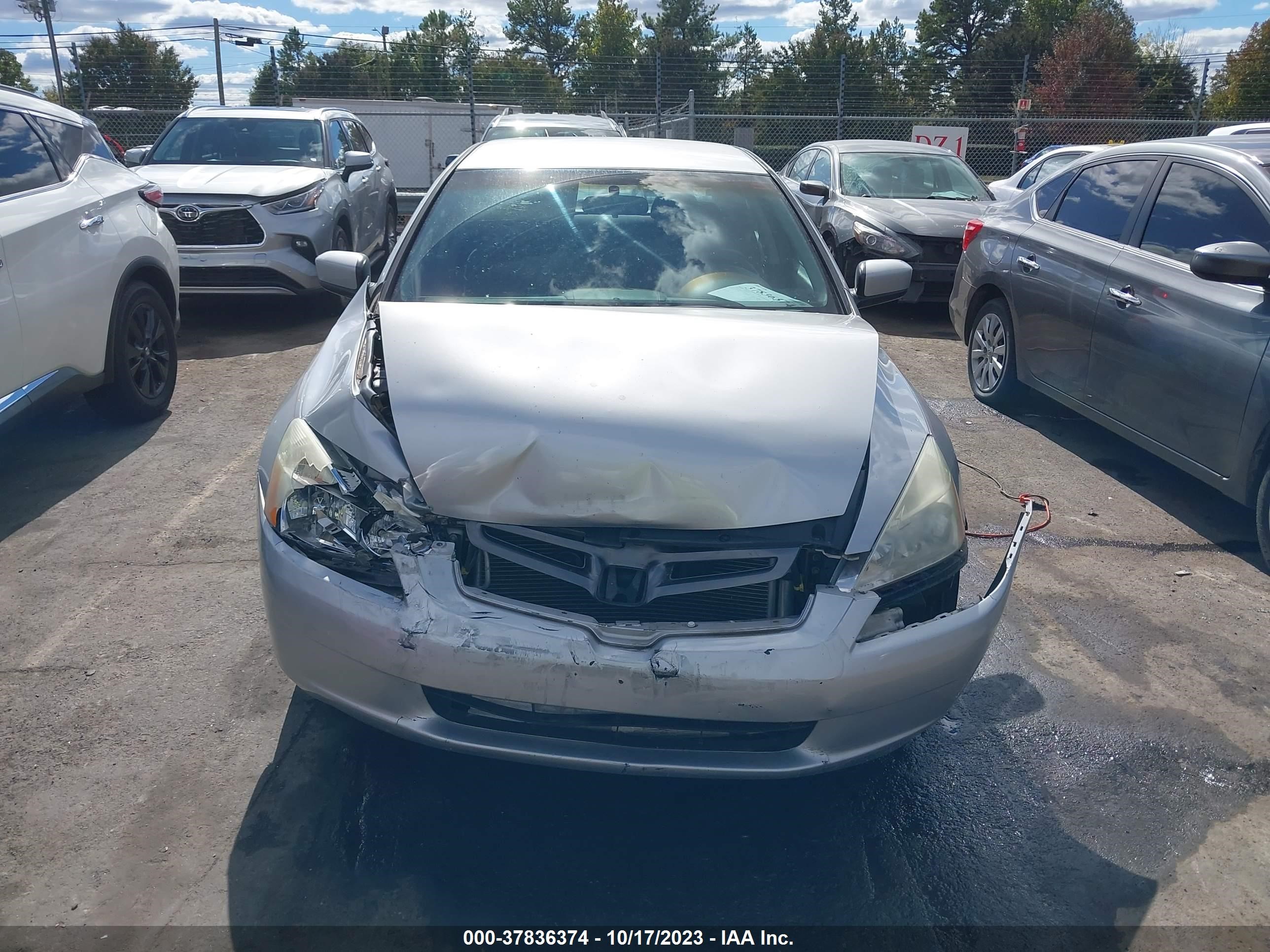 Photo 11 VIN: 1HGCM56423A008741 - HONDA ACCORD 