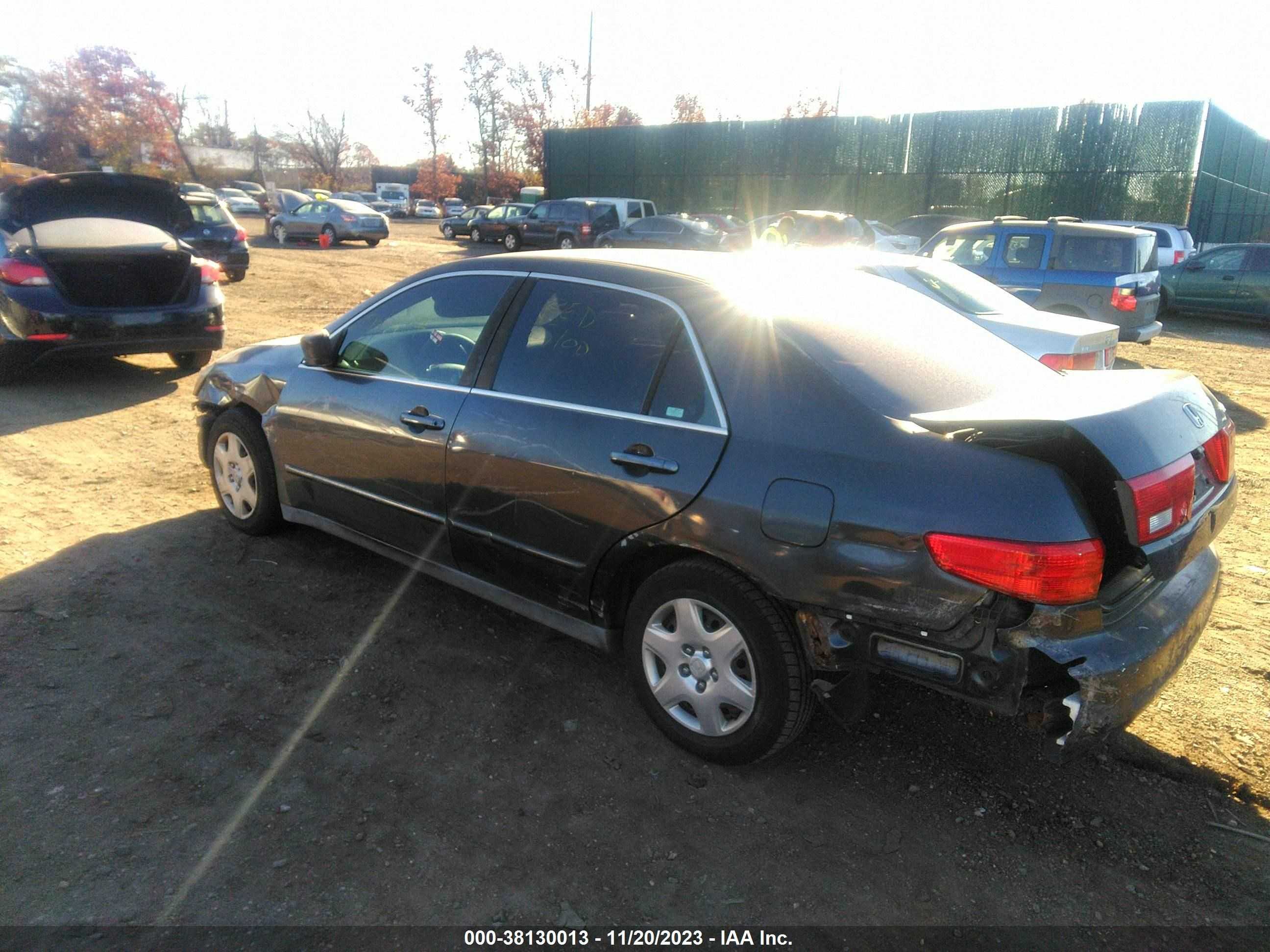 Photo 2 VIN: 1HGCM56425A043945 - HONDA ACCORD 