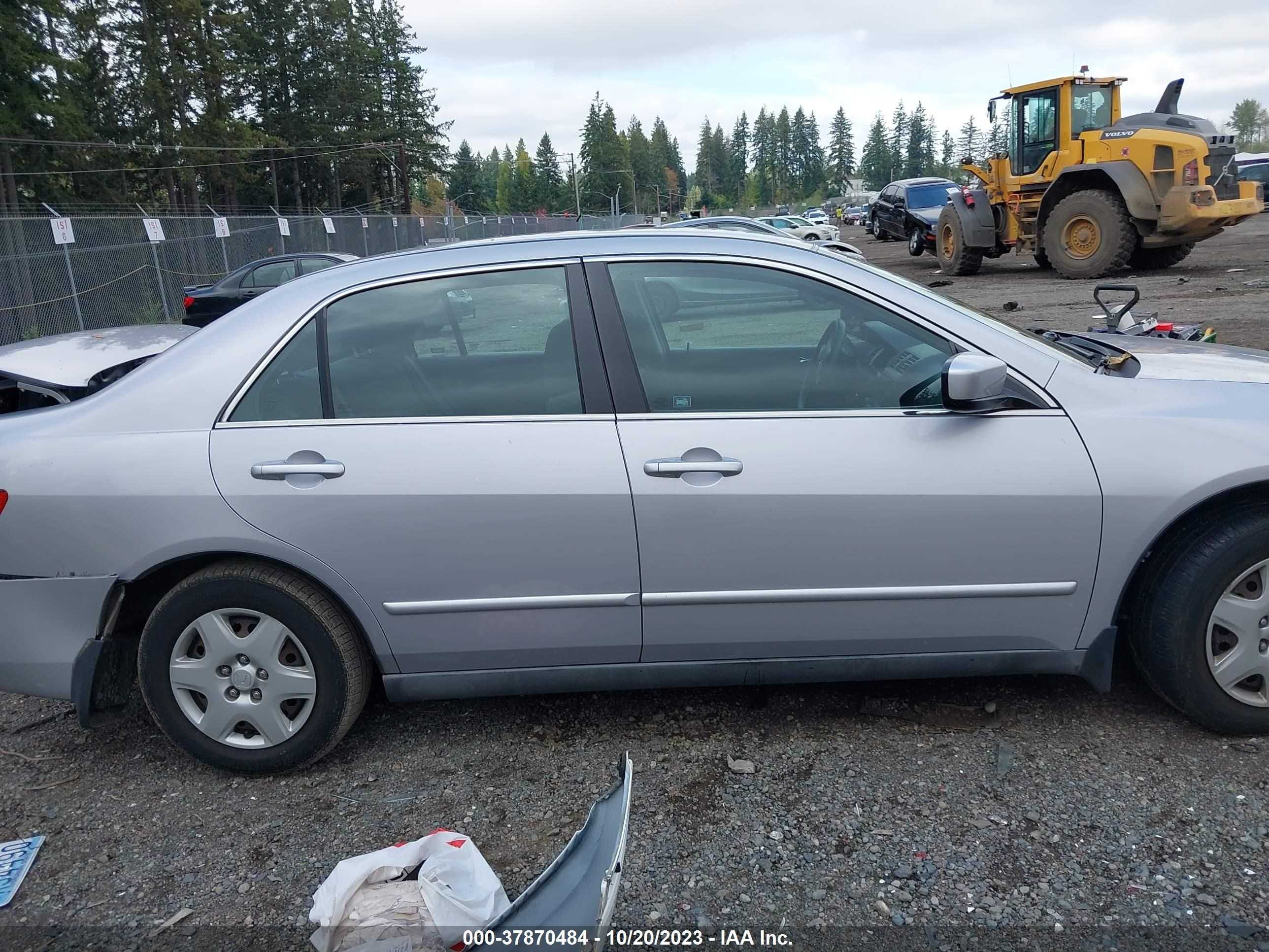 Photo 11 VIN: 1HGCM56425L000470 - HONDA ACCORD 