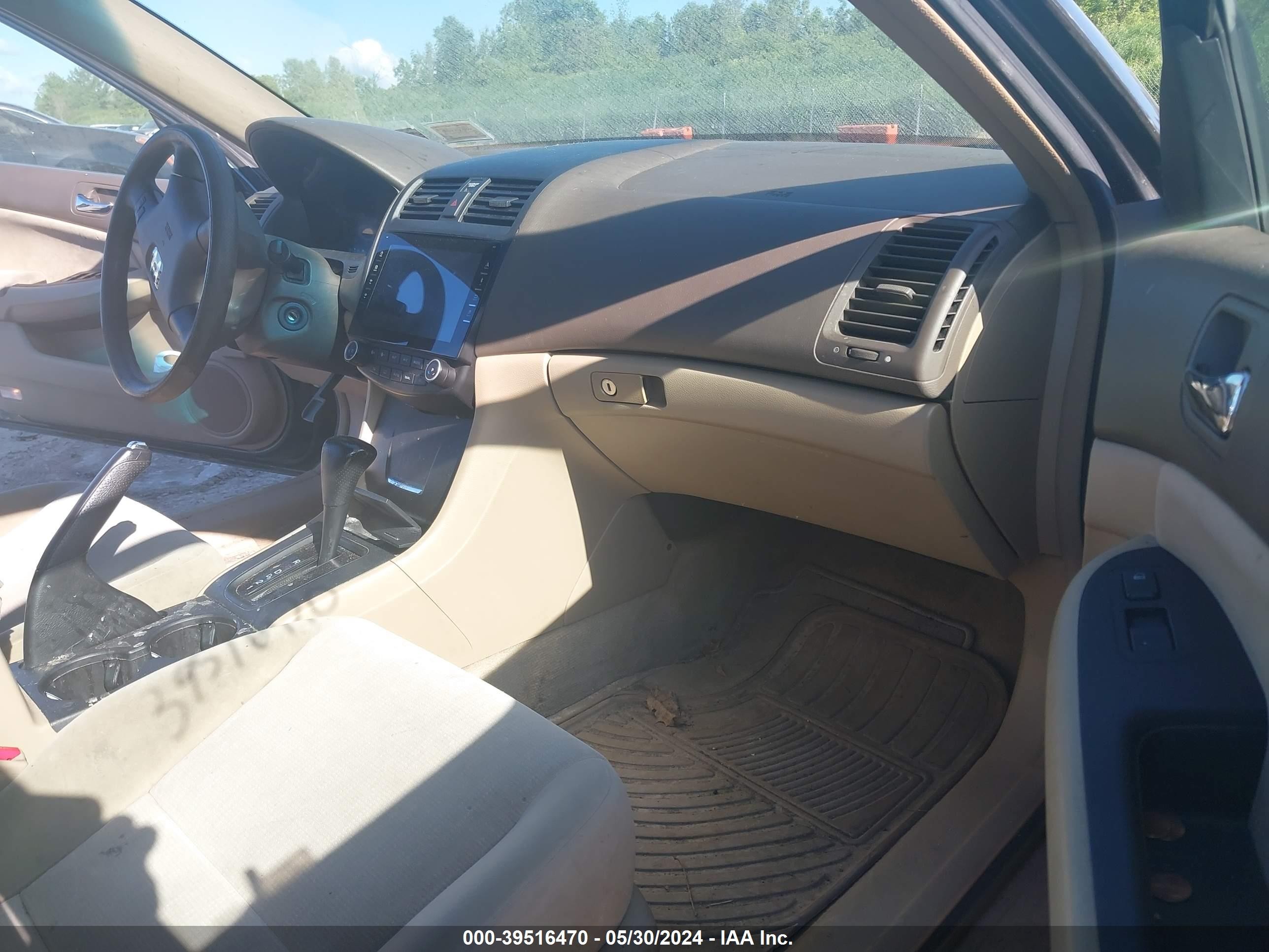 Photo 4 VIN: 1HGCM56435A009738 - HONDA ACCORD 