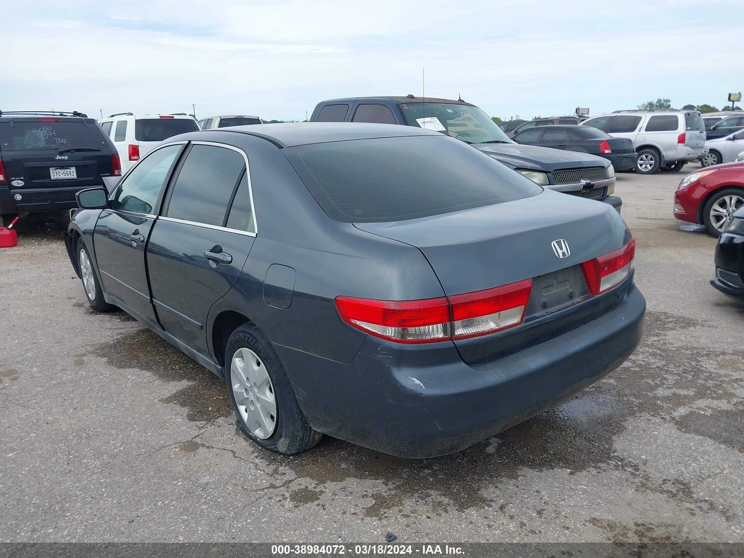 Photo 2 VIN: 1HGCM56444A156133 - HONDA ACCORD 