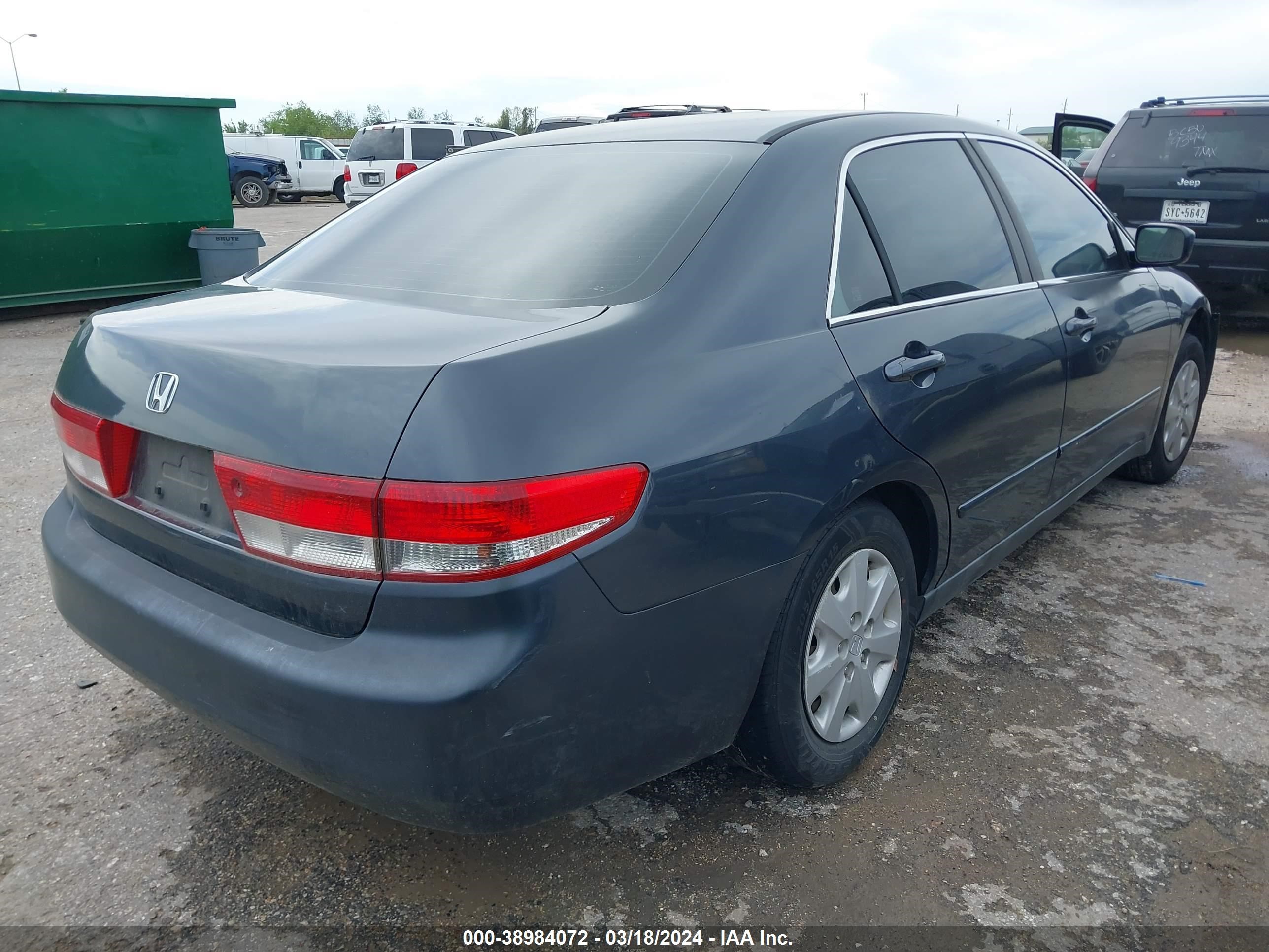 Photo 3 VIN: 1HGCM56444A156133 - HONDA ACCORD 