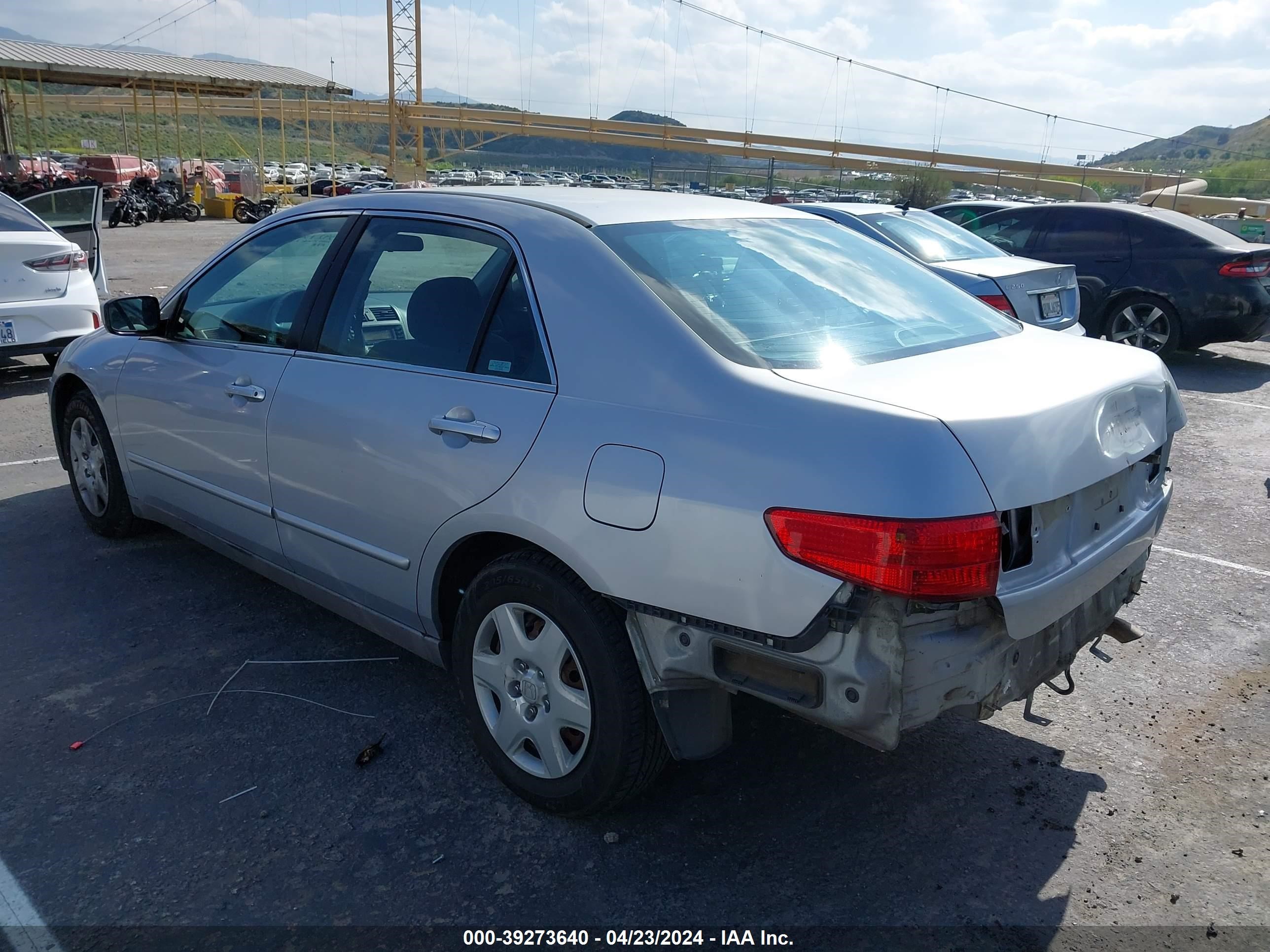 Photo 2 VIN: 1HGCM56445A107967 - HONDA ACCORD 