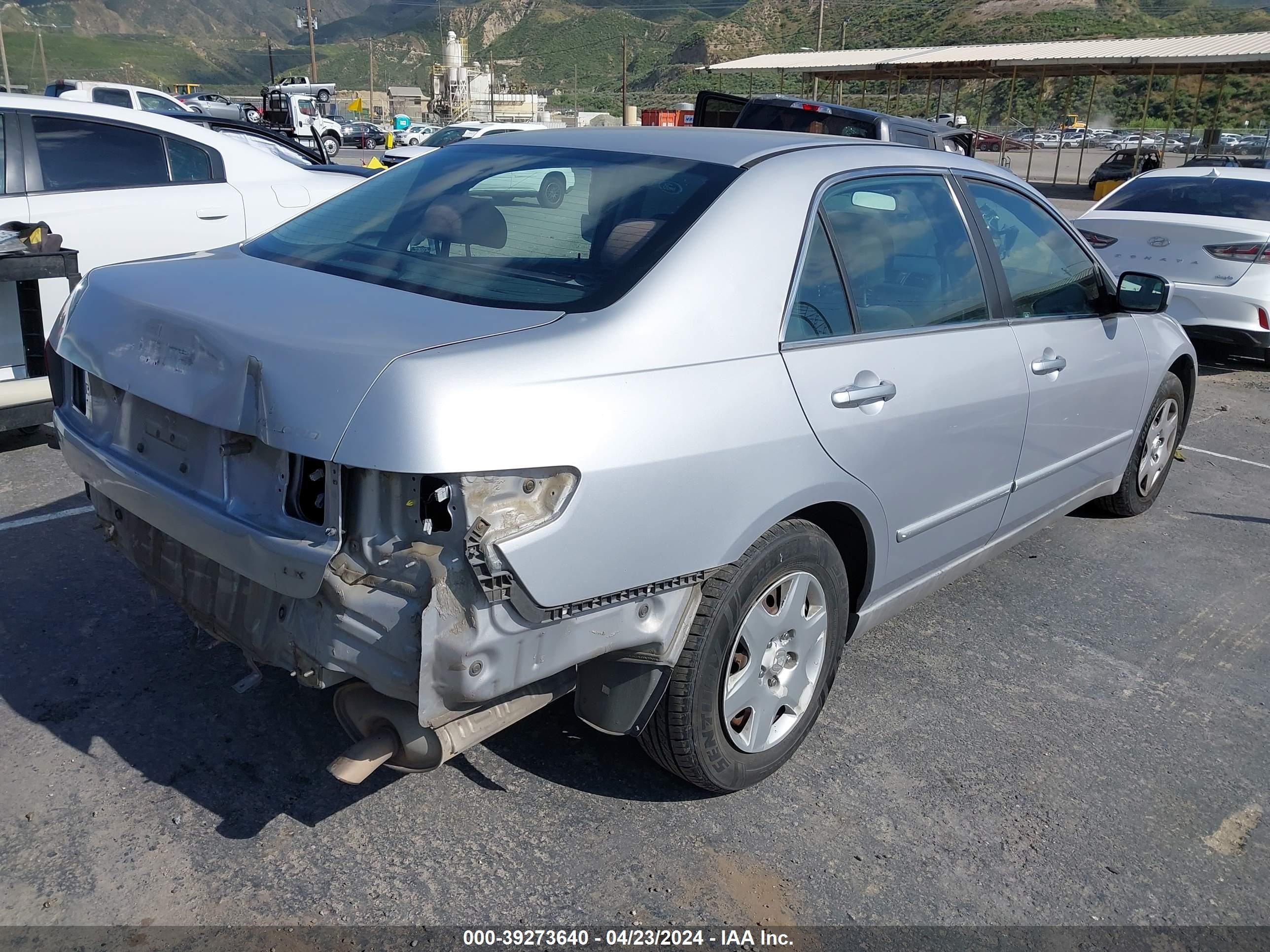 Photo 3 VIN: 1HGCM56445A107967 - HONDA ACCORD 