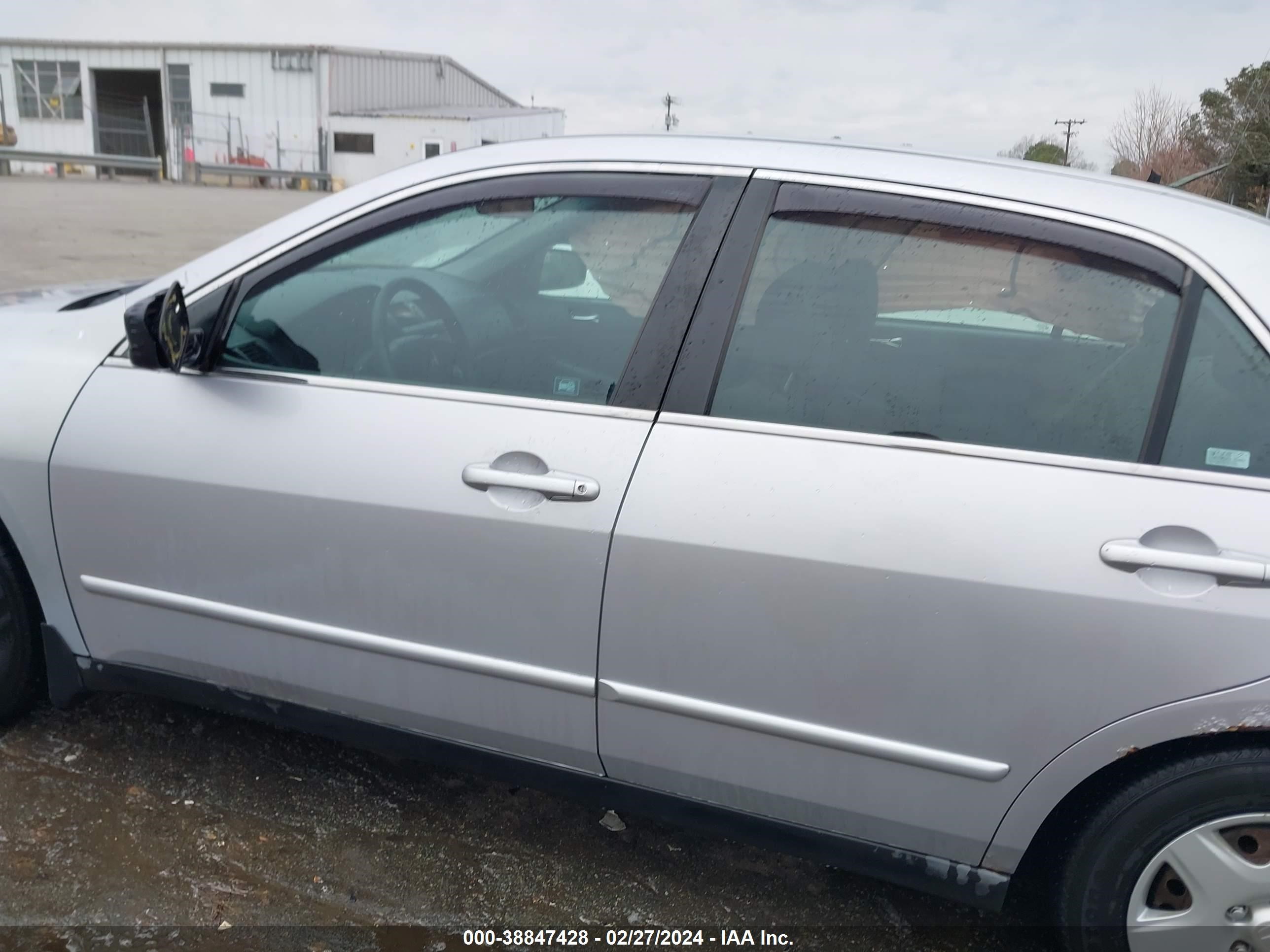 Photo 13 VIN: 1HGCM56445L002754 - HONDA ACCORD 