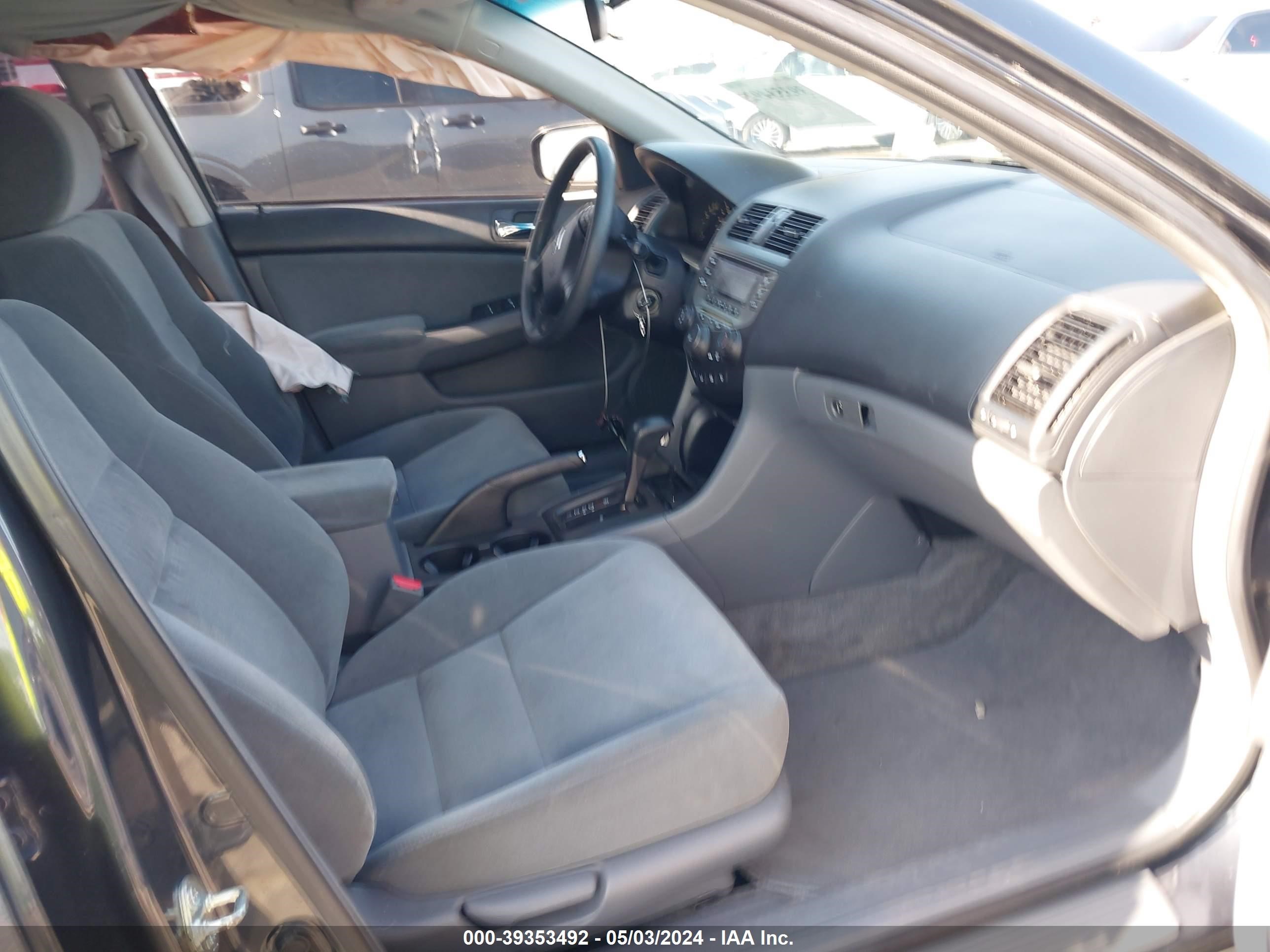 Photo 4 VIN: 1HGCM56446A179818 - HONDA ACCORD 