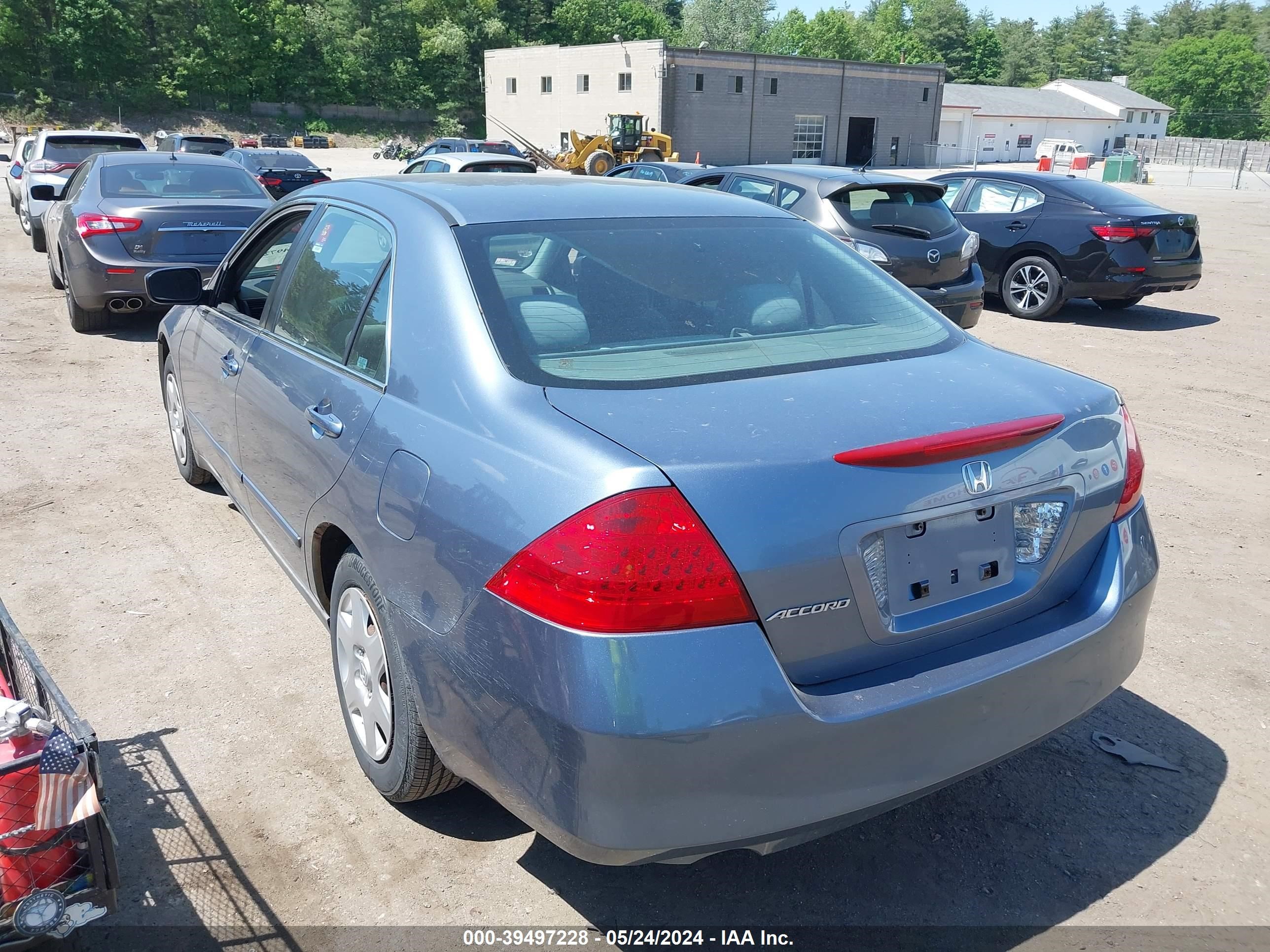 Photo 2 VIN: 1HGCM56447A013817 - HONDA ACCORD 