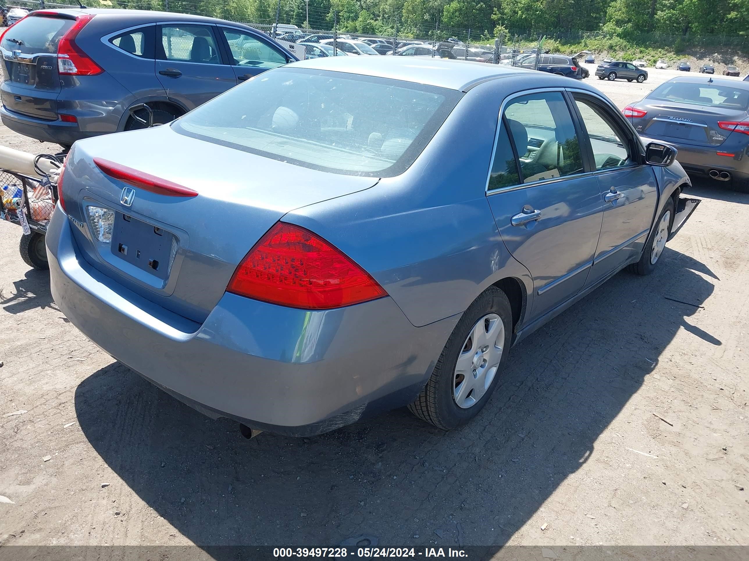 Photo 3 VIN: 1HGCM56447A013817 - HONDA ACCORD 