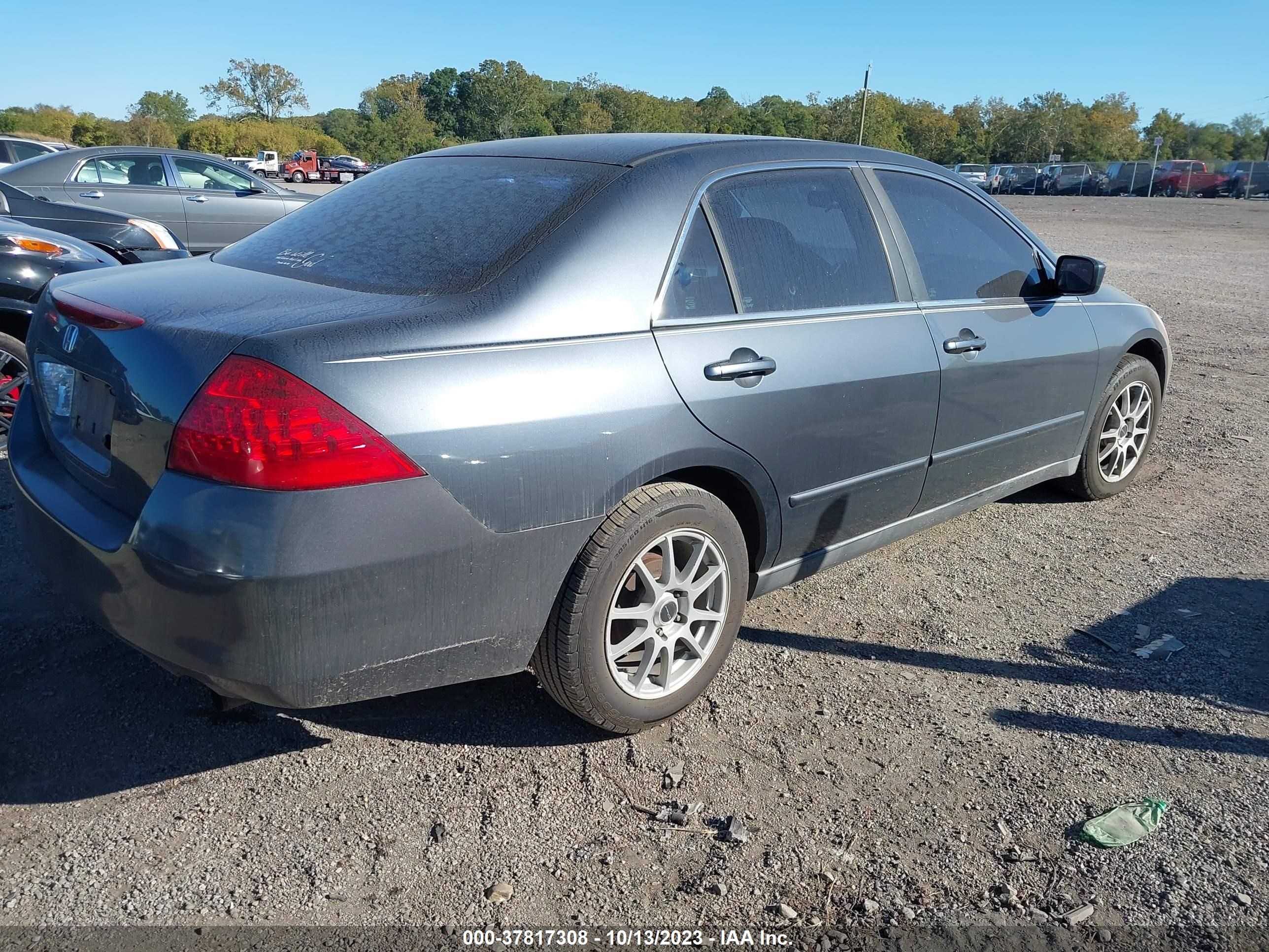 Photo 3 VIN: 1HGCM56447A093748 - HONDA ACCORD 