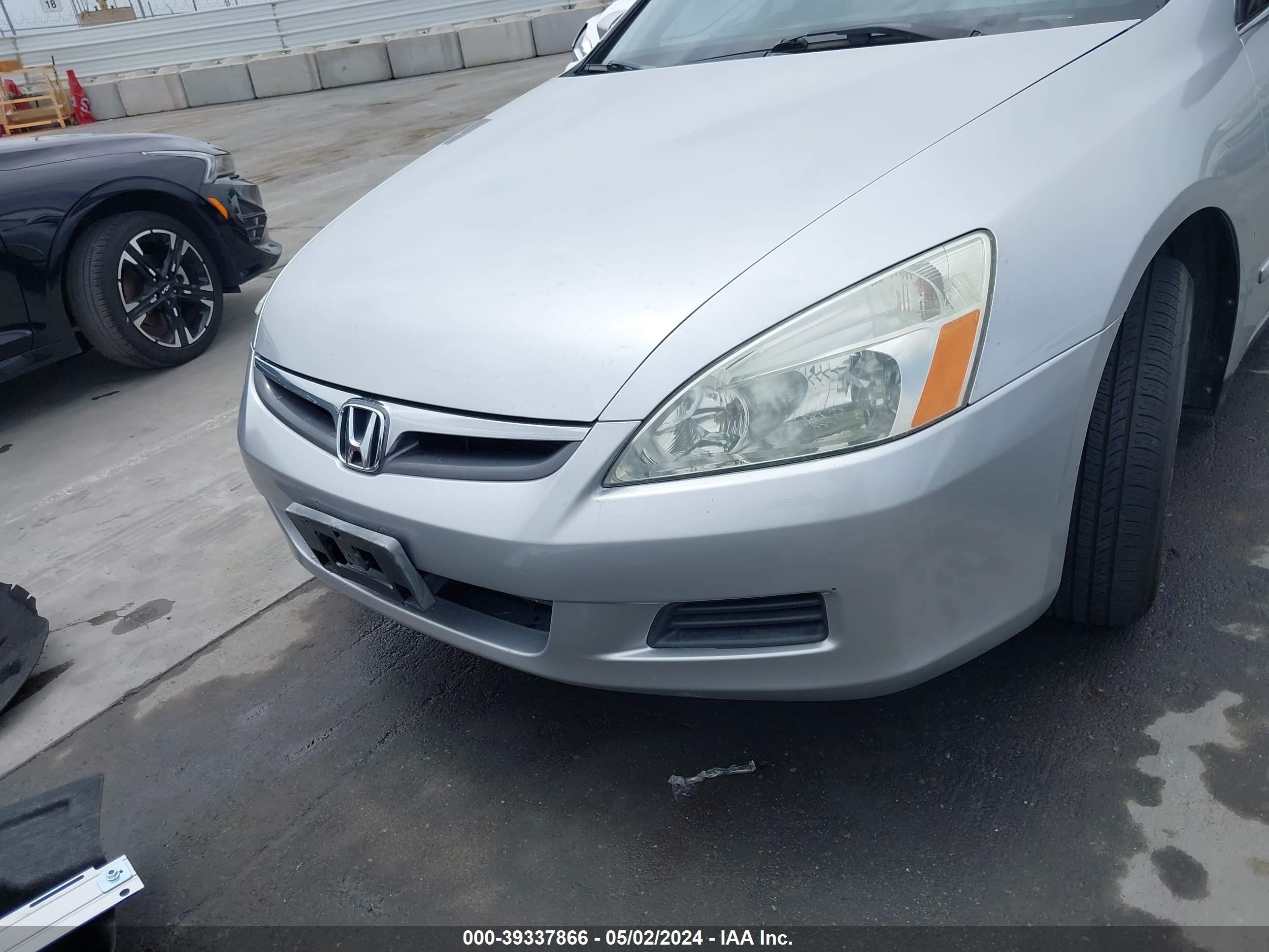 Photo 11 VIN: 1HGCM56447A100004 - HONDA ACCORD 