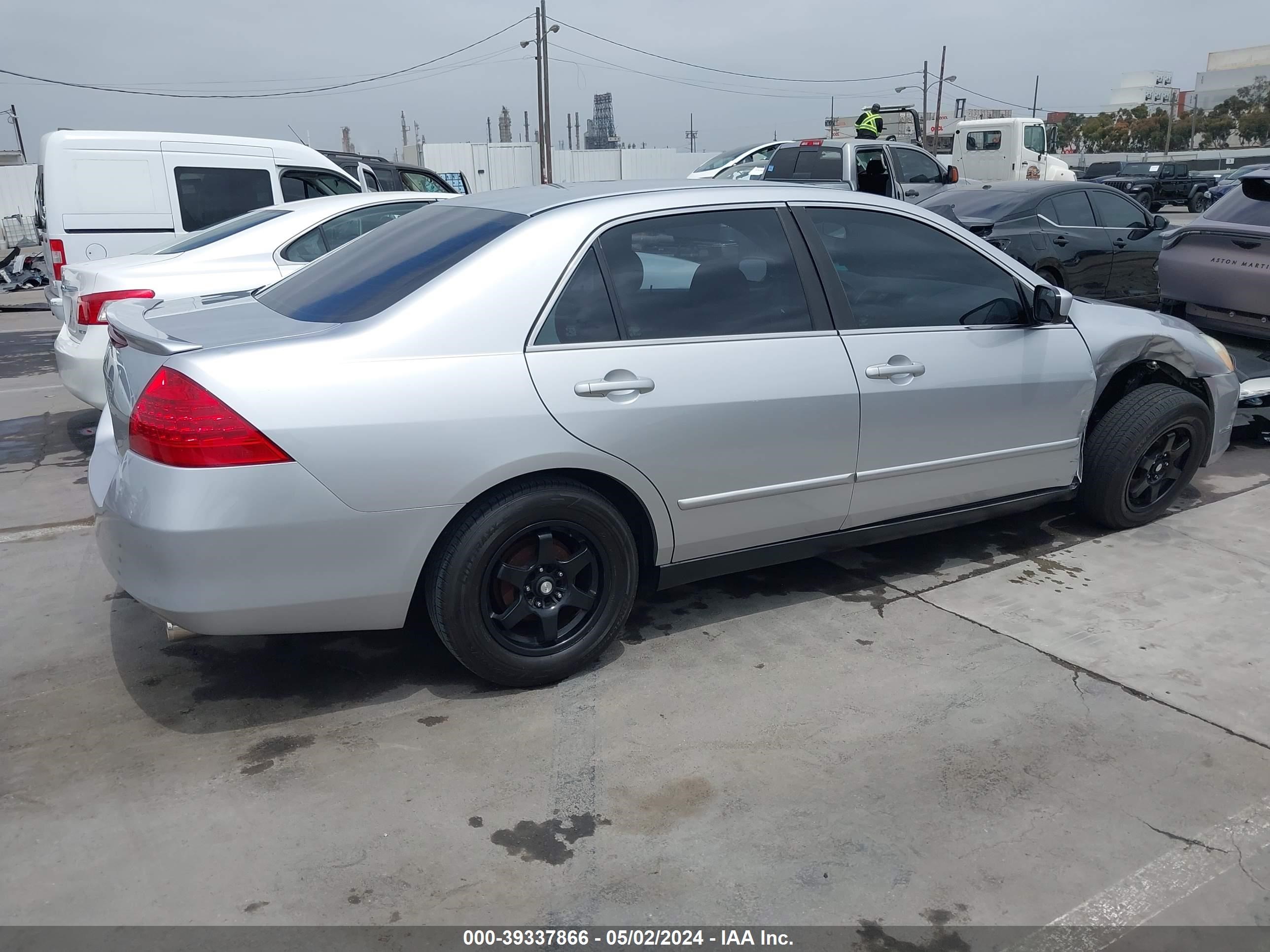 Photo 3 VIN: 1HGCM56447A100004 - HONDA ACCORD 