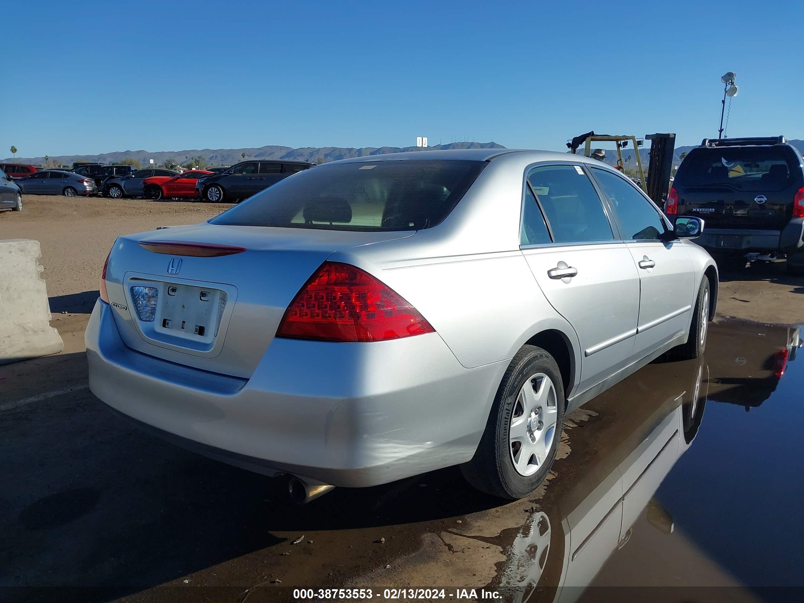 Photo 3 VIN: 1HGCM56447A161272 - HONDA ACCORD 