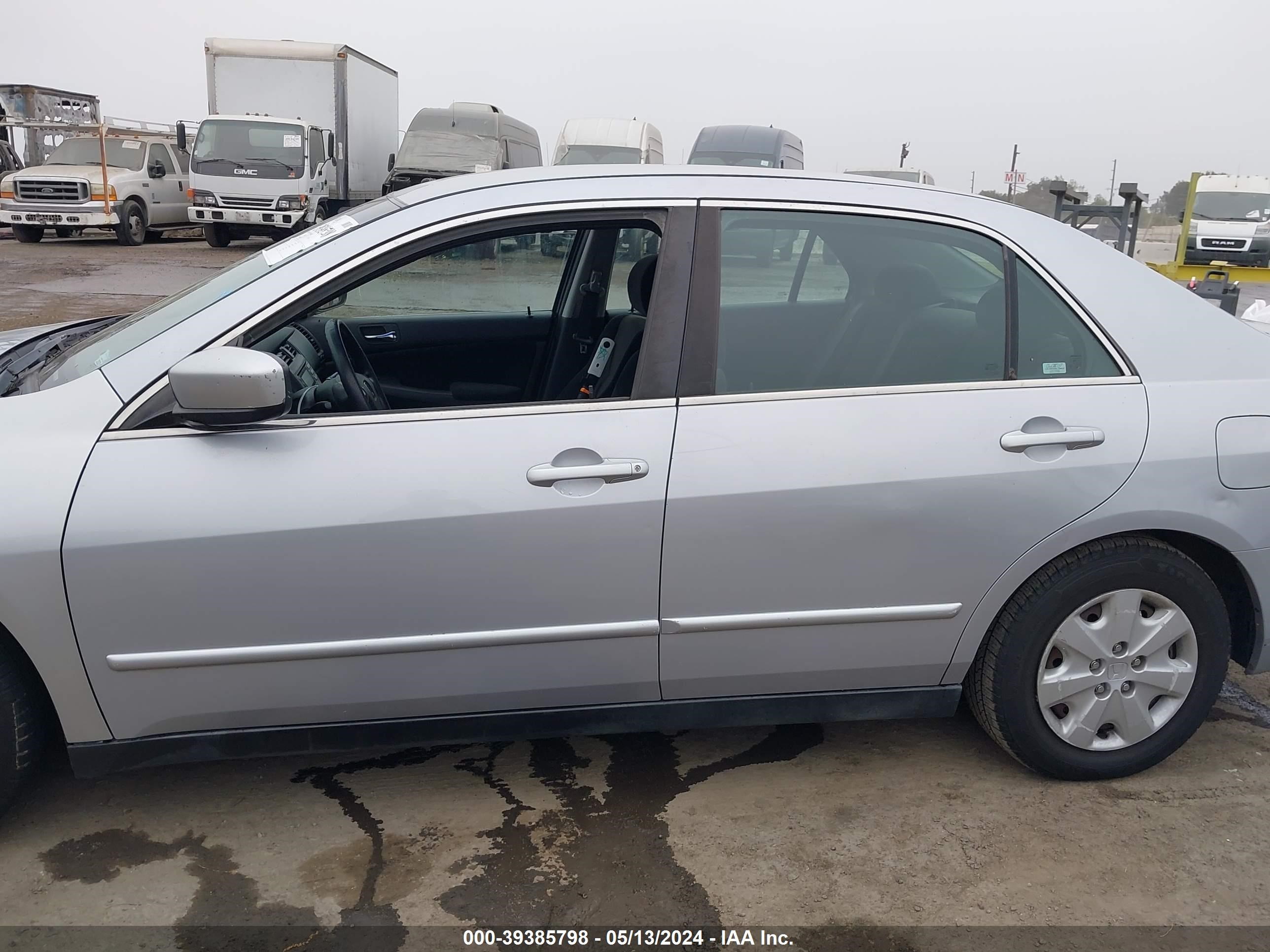 Photo 13 VIN: 1HGCM56454A060737 - HONDA ACCORD 