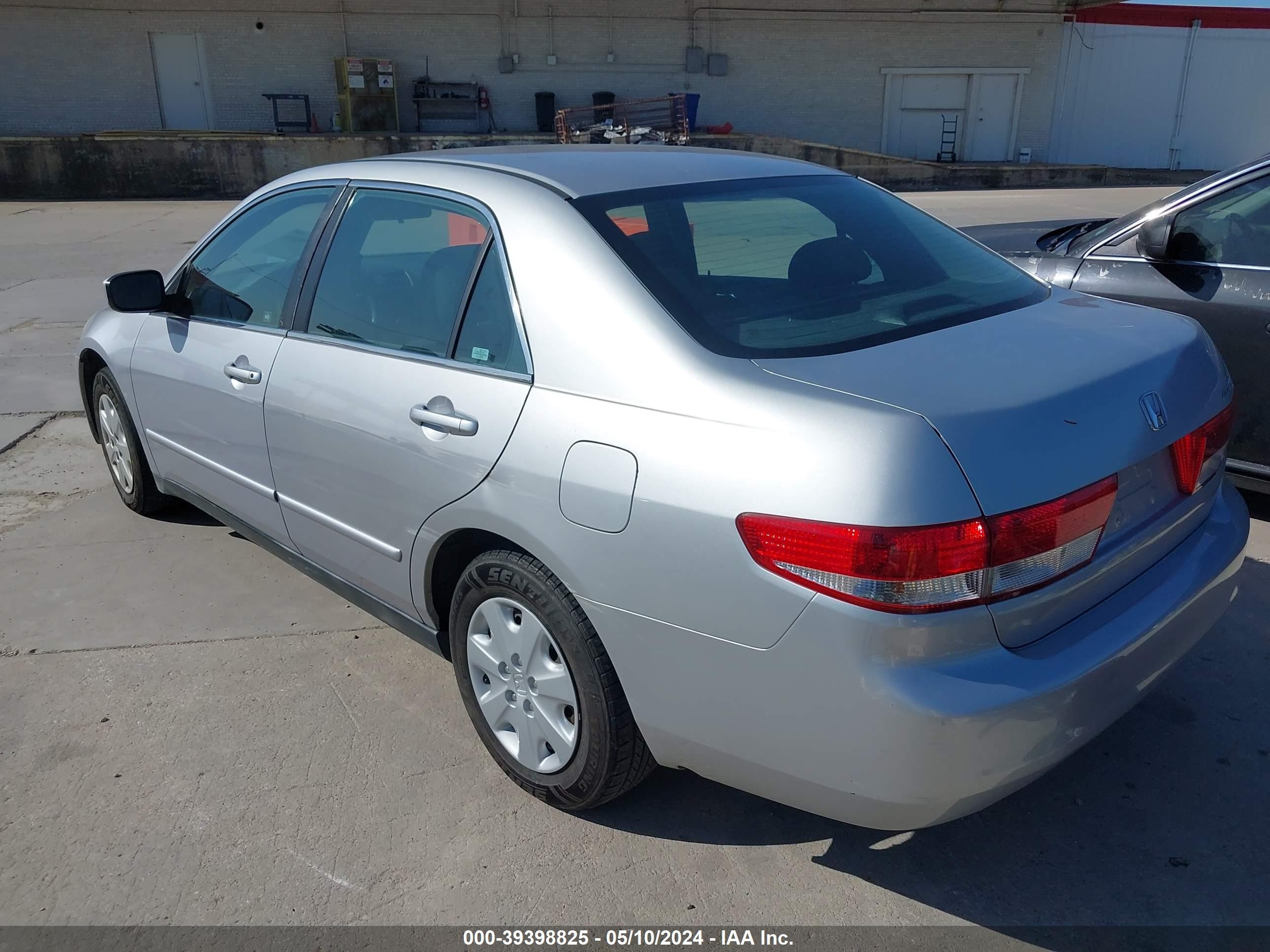 Photo 2 VIN: 1HGCM56454A065601 - HONDA ACCORD 