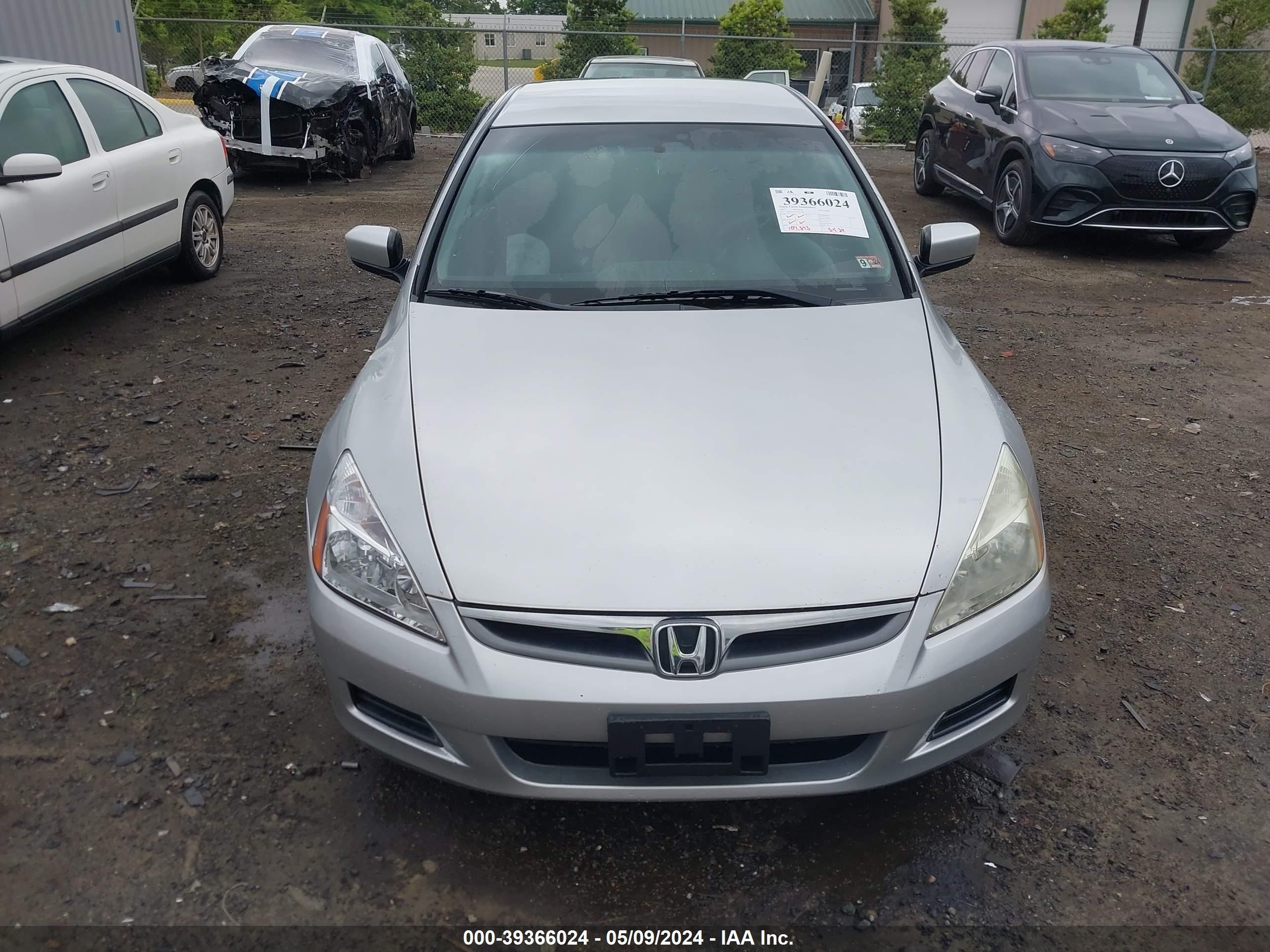 Photo 11 VIN: 1HGCM56457A012983 - HONDA ACCORD 