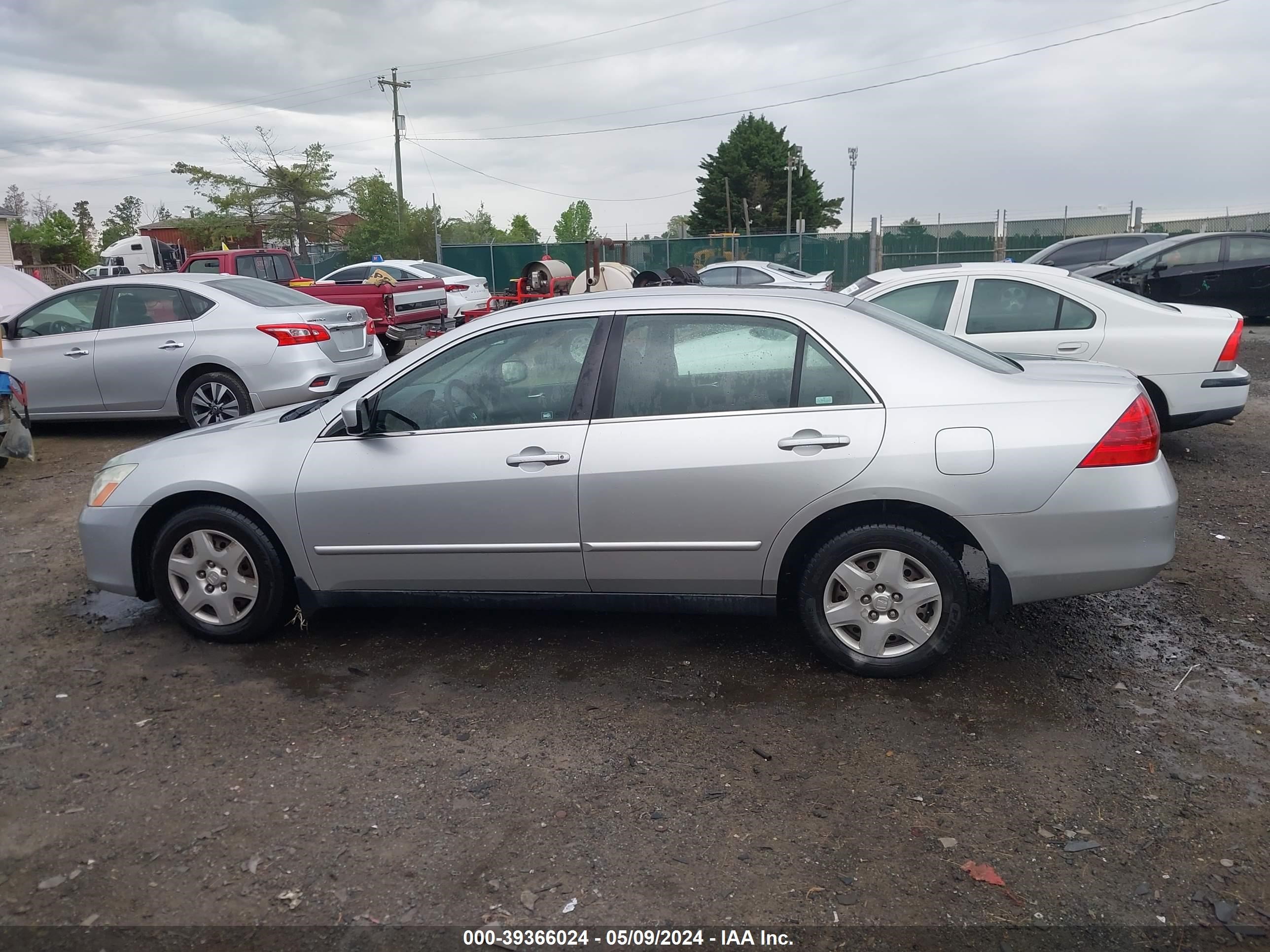 Photo 13 VIN: 1HGCM56457A012983 - HONDA ACCORD 