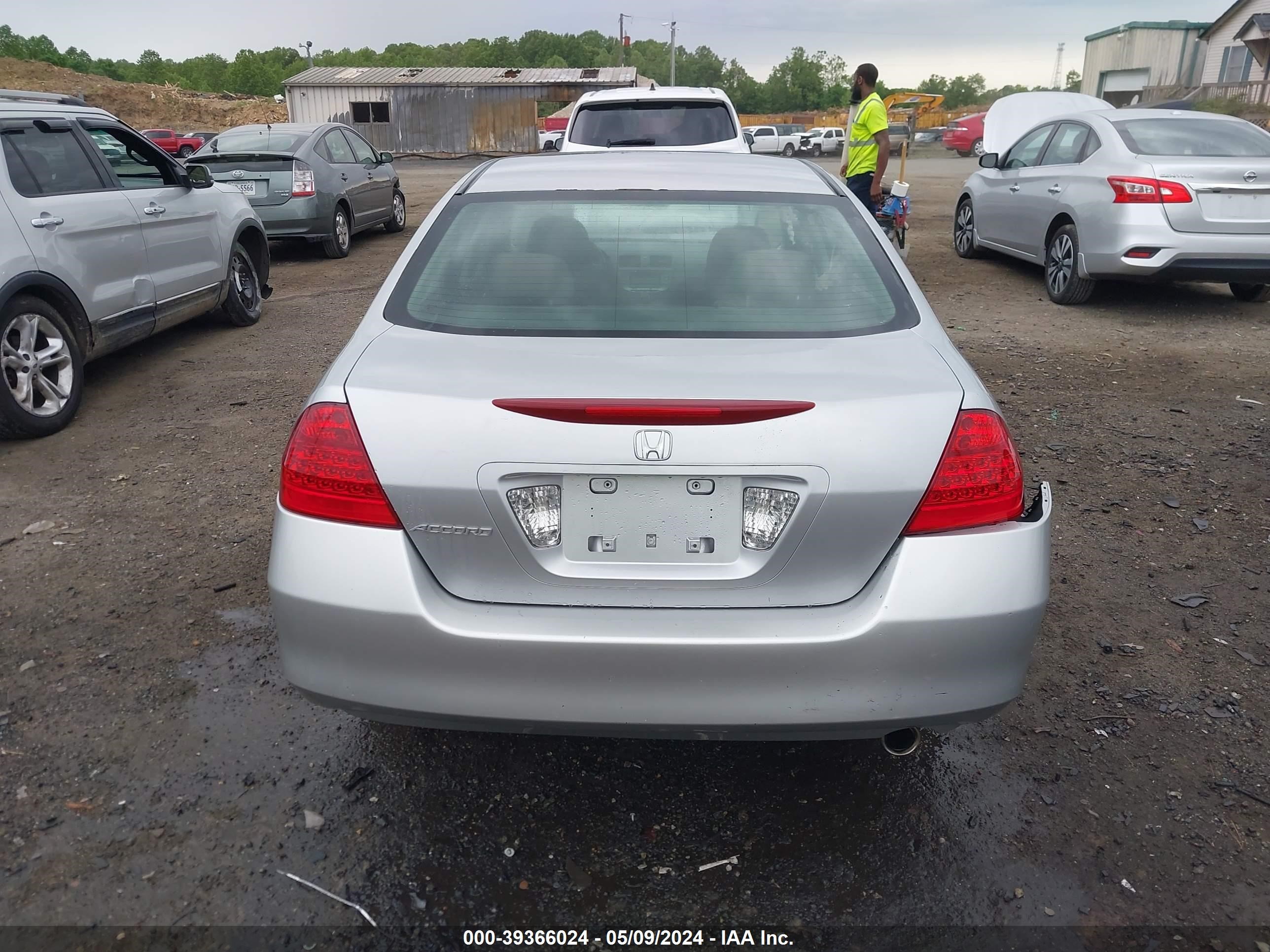 Photo 15 VIN: 1HGCM56457A012983 - HONDA ACCORD 