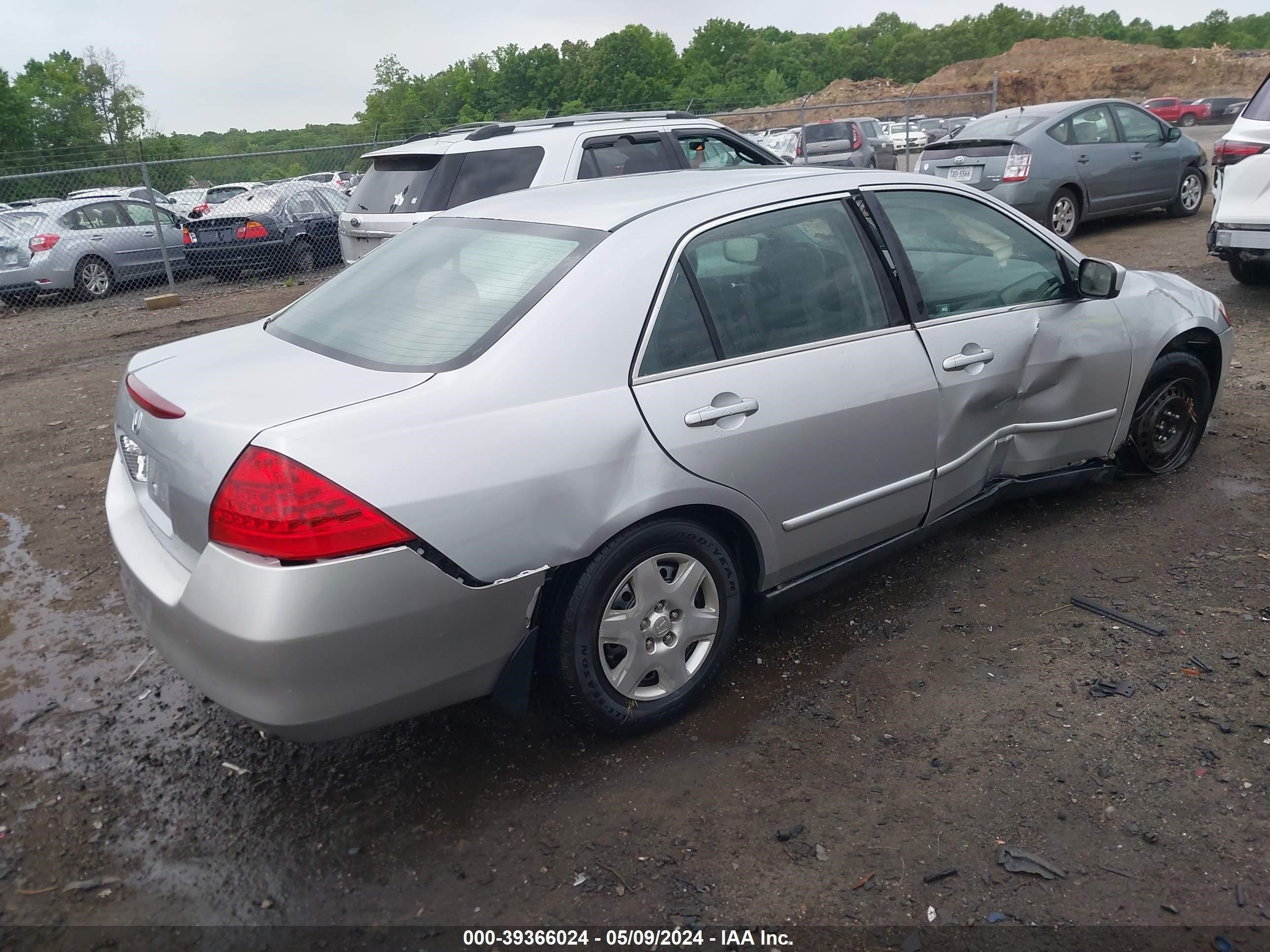 Photo 3 VIN: 1HGCM56457A012983 - HONDA ACCORD 