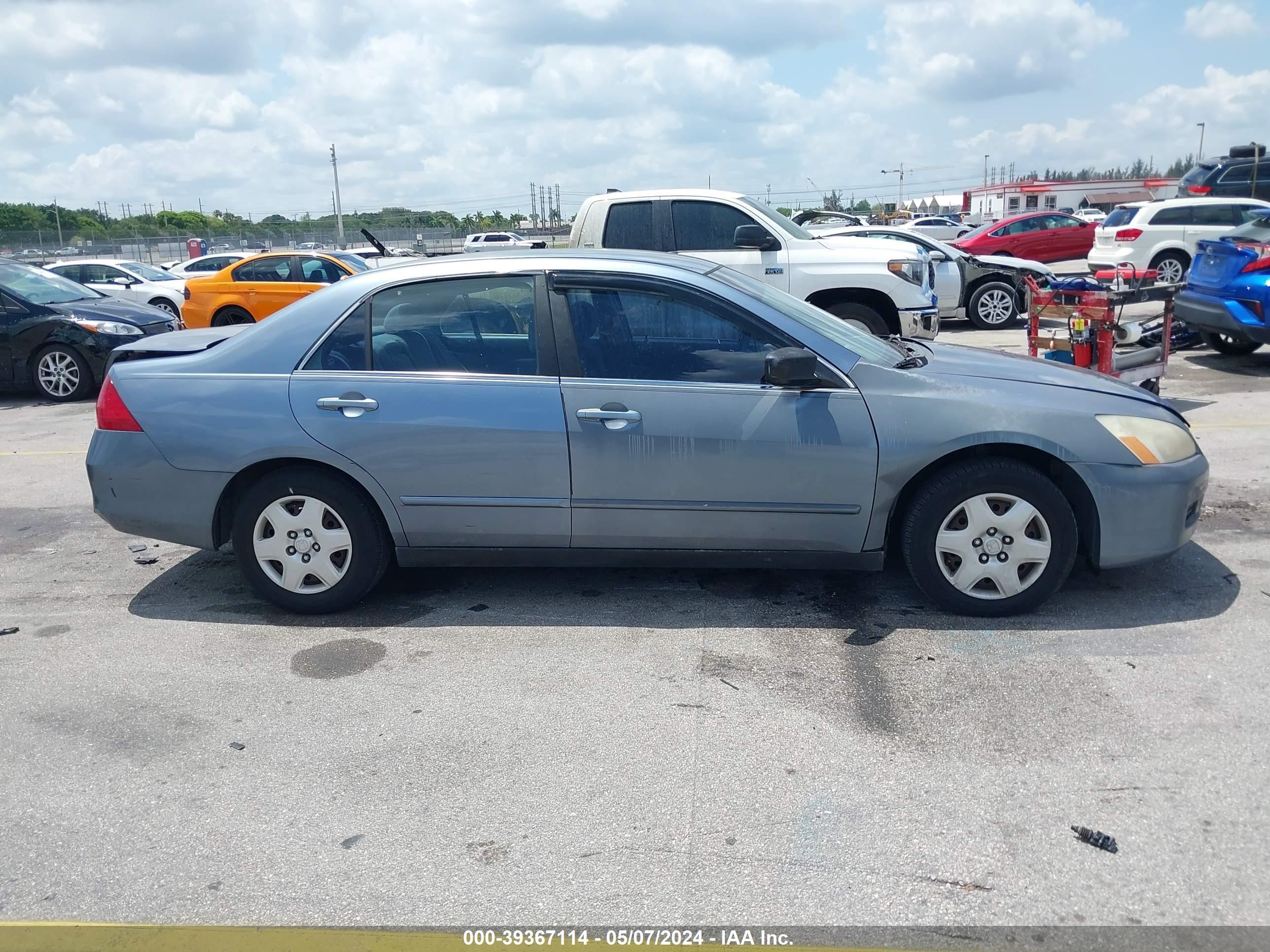 Photo 12 VIN: 1HGCM56457A200970 - HONDA ACCORD 