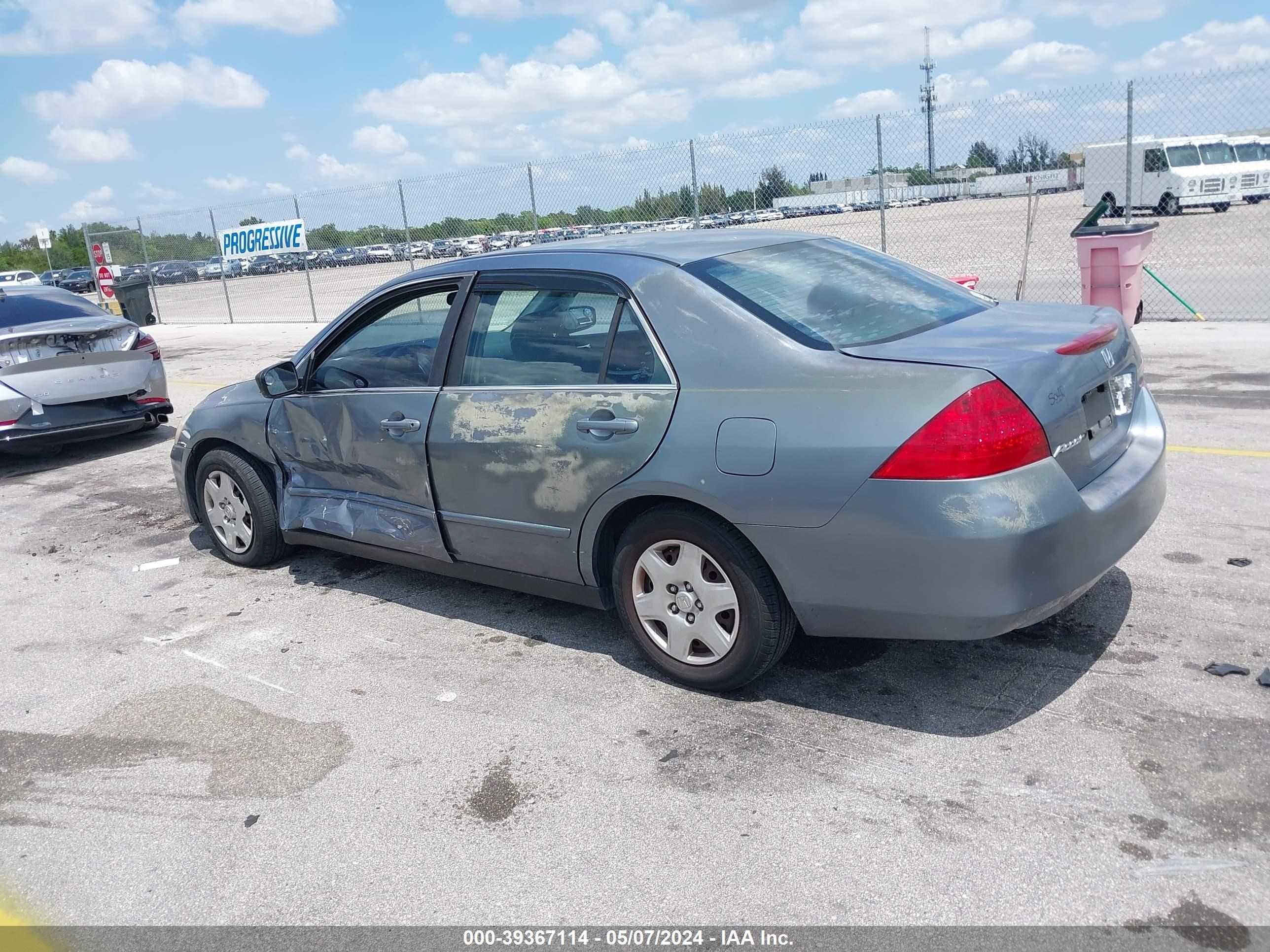 Photo 2 VIN: 1HGCM56457A200970 - HONDA ACCORD 