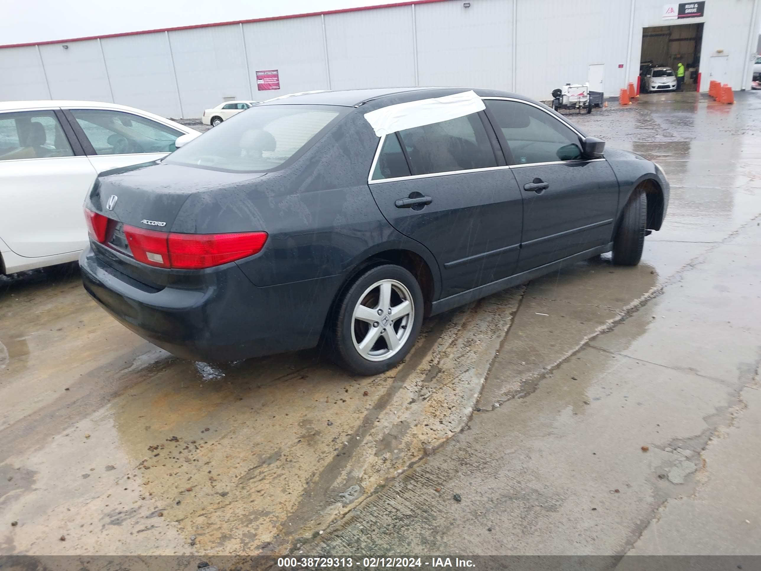 Photo 3 VIN: 1HGCM56465A029157 - HONDA ACCORD 