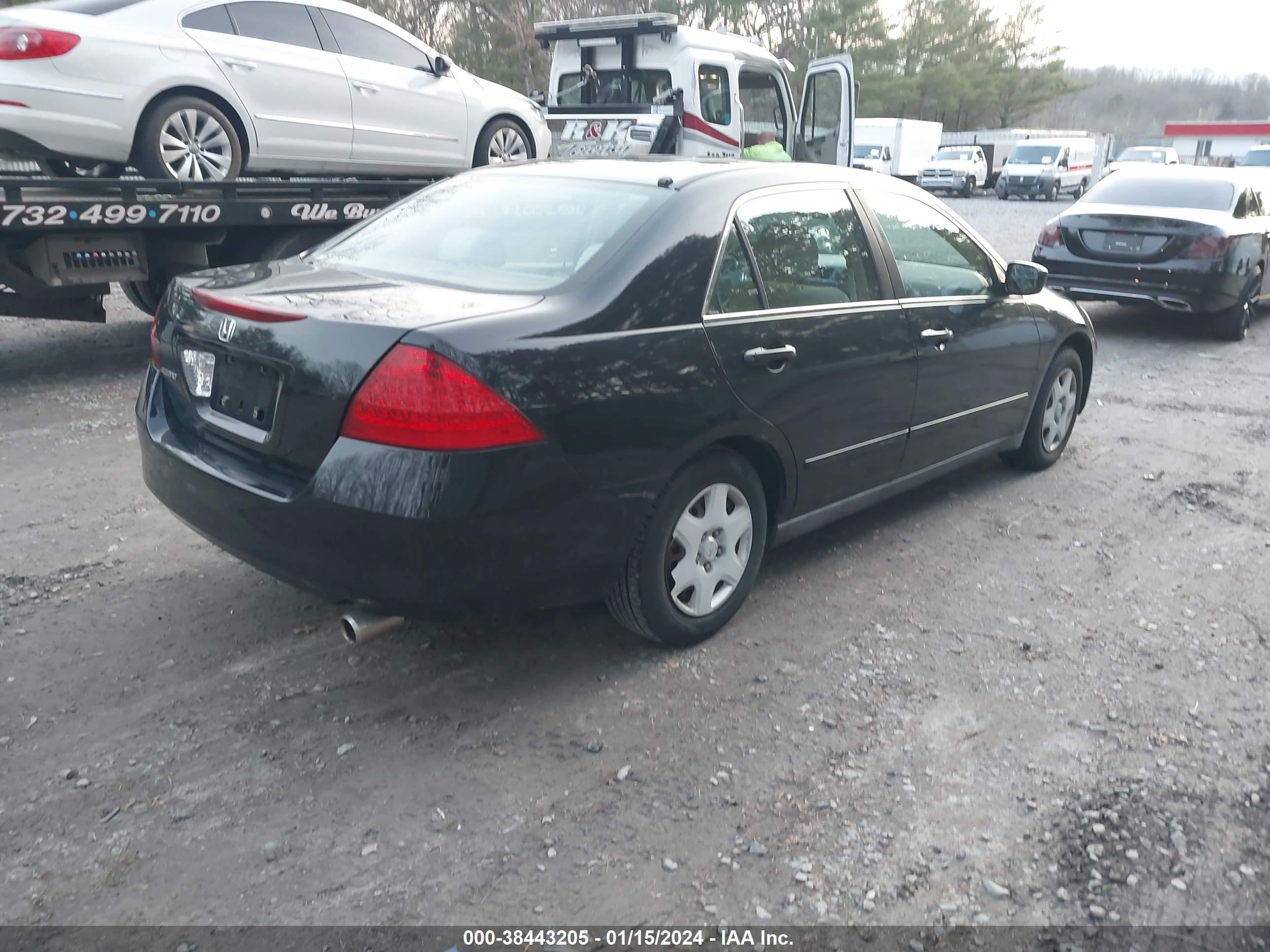 Photo 3 VIN: 1HGCM56466A093488 - HONDA ACCORD 